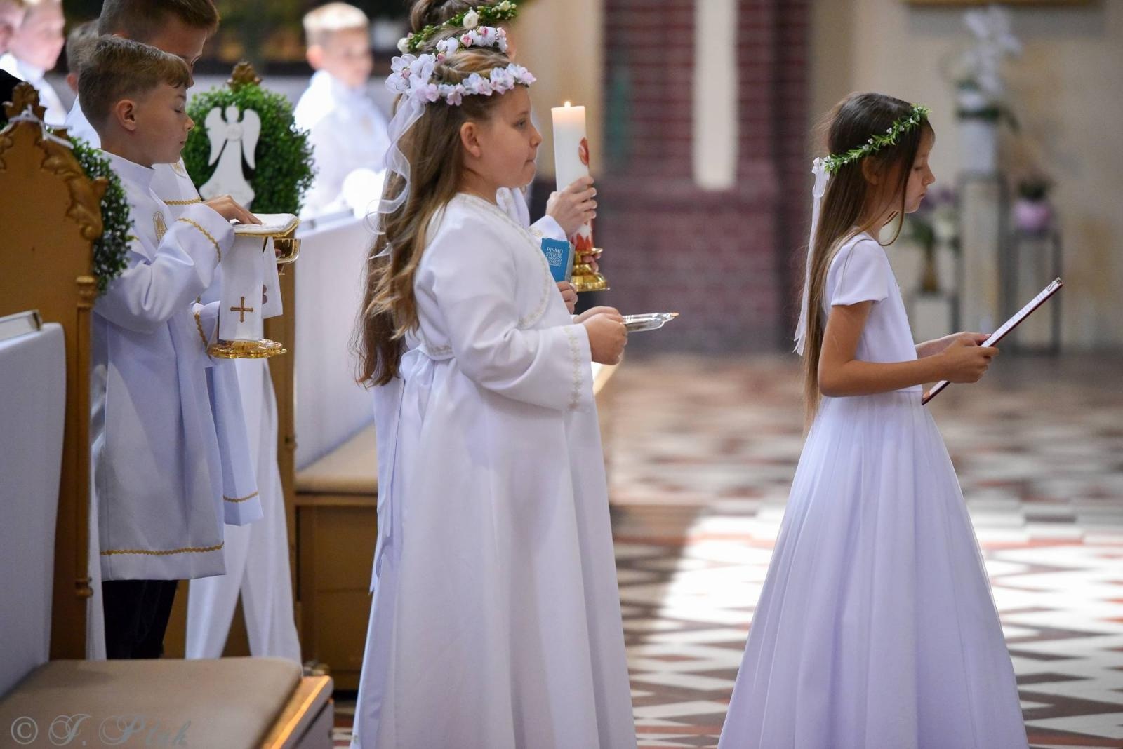Zdjęcie w galerii na portalu naszraciborz.pl: I Komunia Święta w parafii starowiejskiej wiadomości z regionu