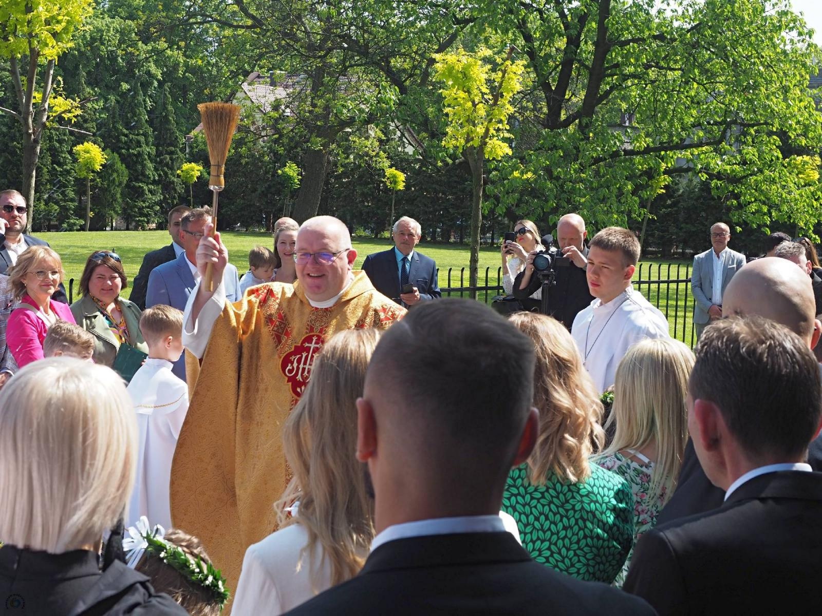 Zdjęcie w galerii na portalu naszraciborz.pl: I Komunia Święta w parafii starowiejskiej wiadomości z regionu