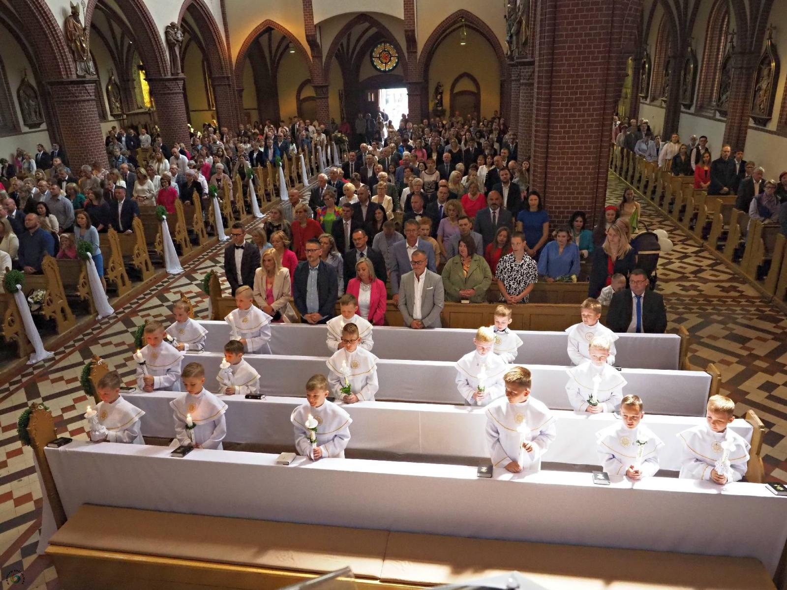 Zdjęcie w galerii na portalu naszraciborz.pl: I Komunia Święta w parafii starowiejskiej wiadomości z regionu