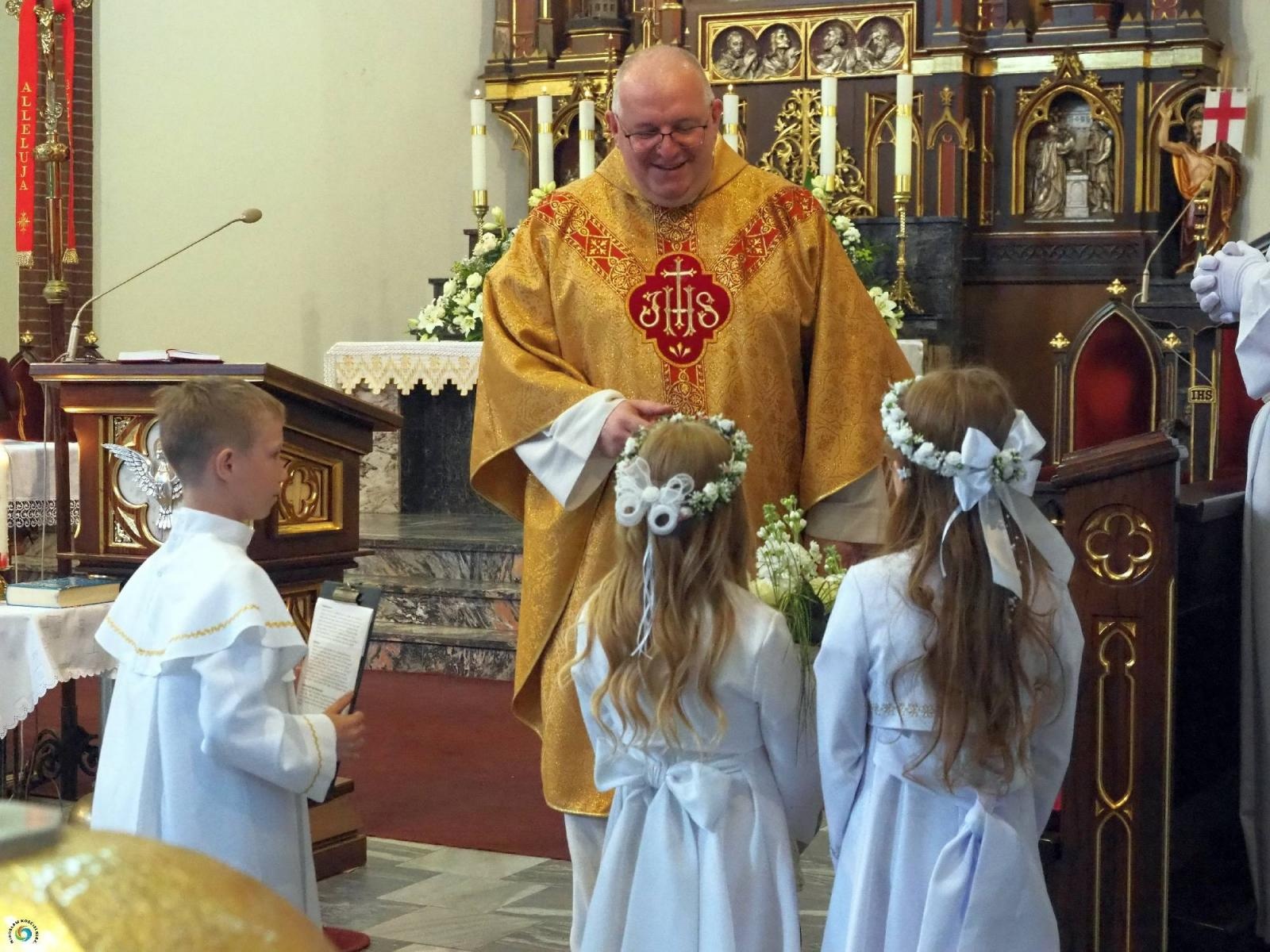Zdjęcie w galerii na portalu naszraciborz.pl: I Komunia Święta w parafii starowiejskiej wiadomości z regionu