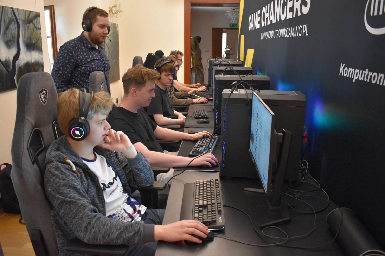 Zdjęcie w galerii na portalu naszraciborz.pl: IV Raciborski Festiwal Gamingowy zakończony. Troefa rozdane wiadomości z regionu