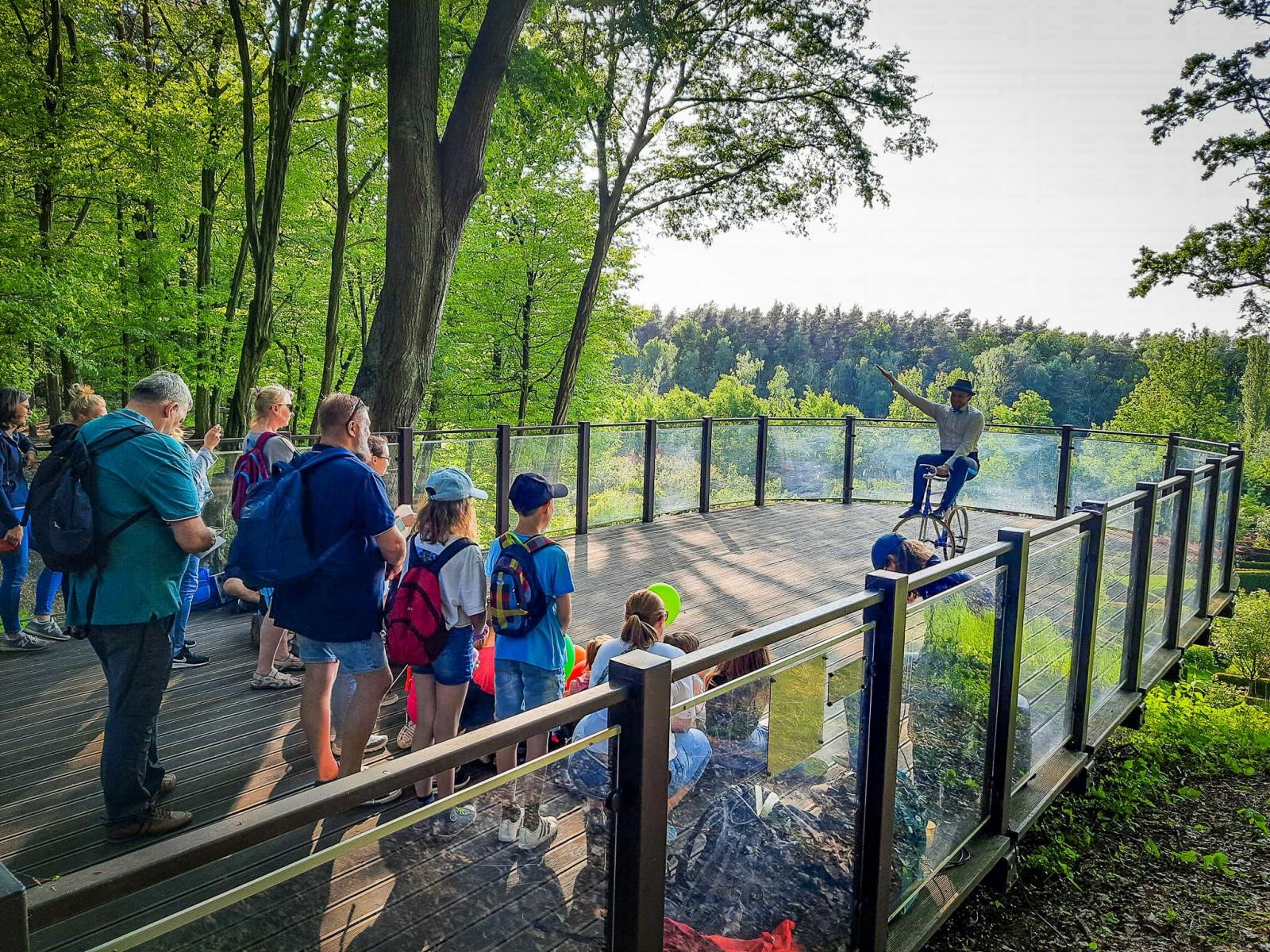 Zdjęcie w galerii na portalu naszraciborz.pl: Rodzinne popołudnie wśród zieleni - relacja wideo z Arboretum wiadomości z regionu