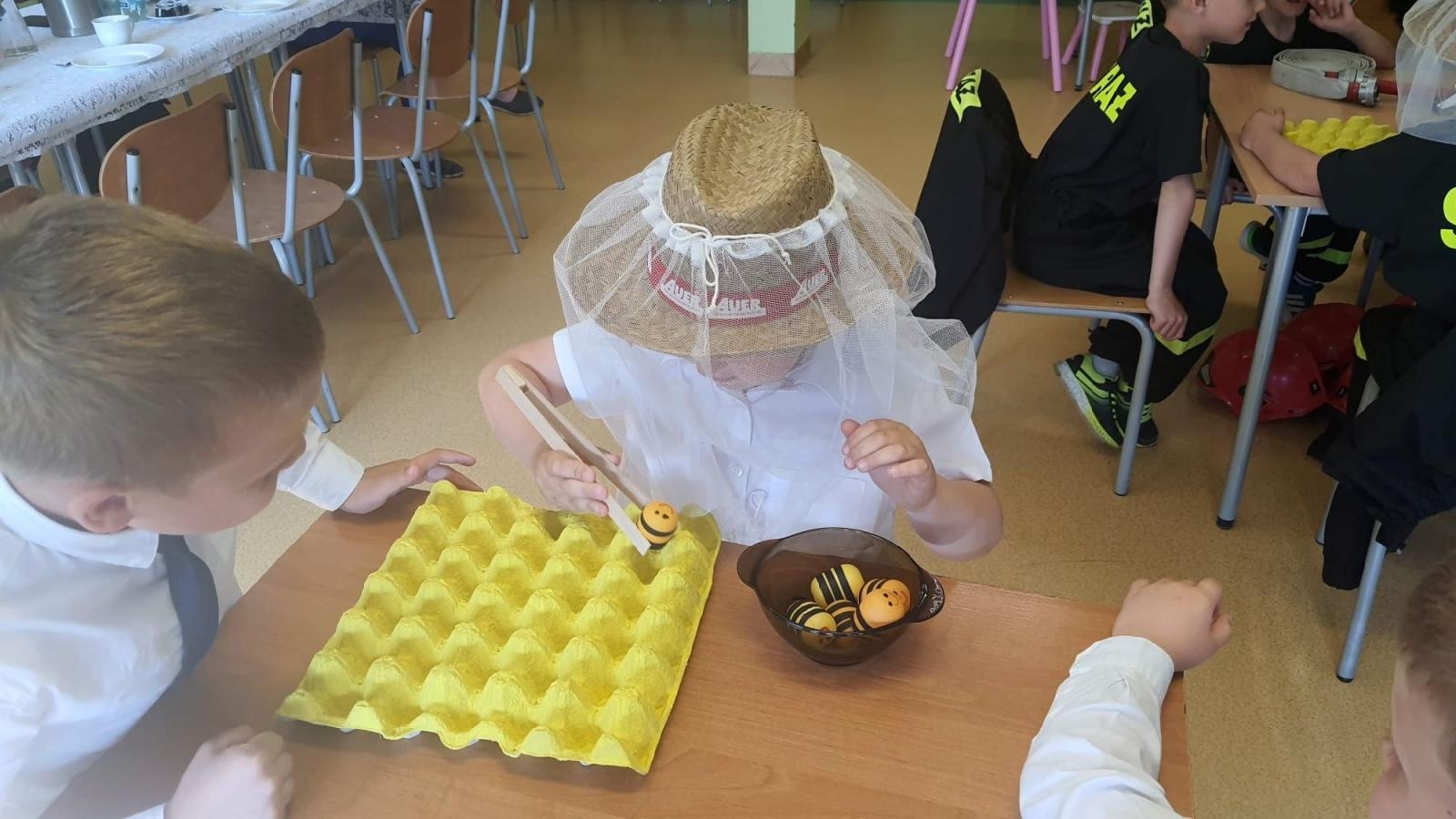 Zdjęcie w galerii na portalu naszraciborz.pl: Jakie znamy zawody? Konkurs w szonowickim przedszkolu wiadomości z regionu