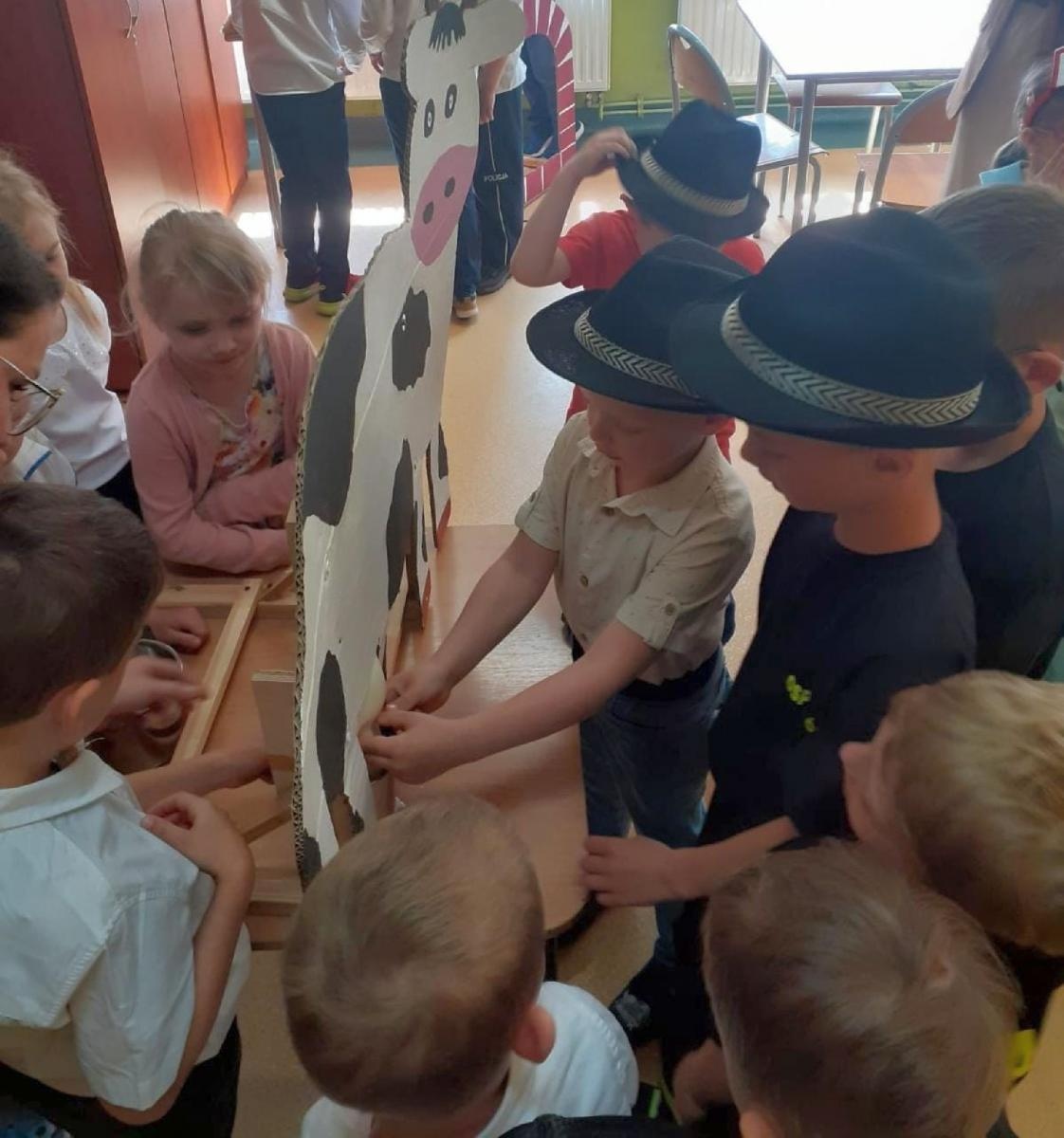 Zdjęcie w galerii na portalu naszraciborz.pl: Jakie znamy zawody? Konkurs w szonowickim przedszkolu wiadomości z regionu