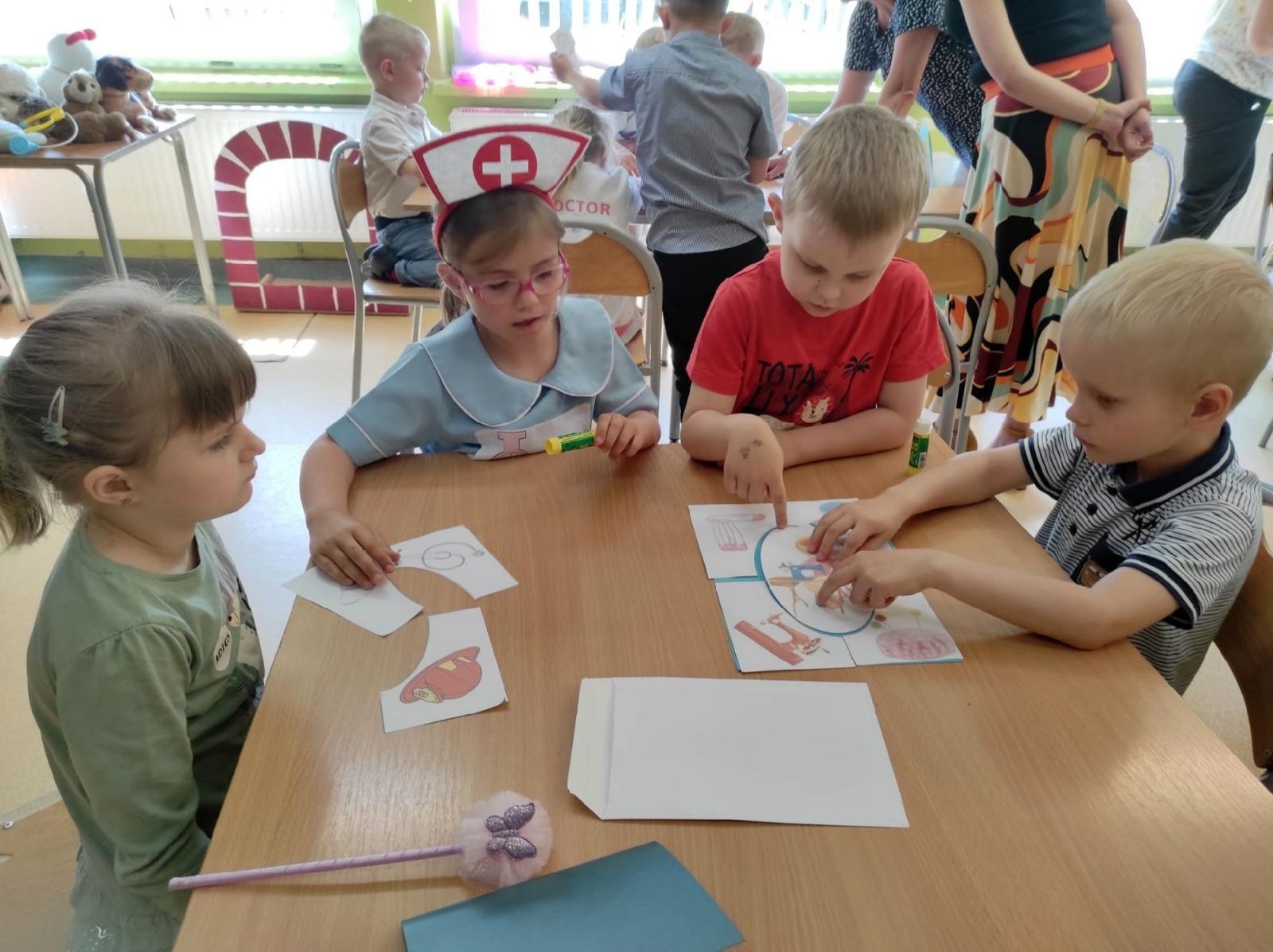 Zdjęcie w galerii na portalu naszraciborz.pl: Jakie znamy zawody? Konkurs w szonowickim przedszkolu wiadomości z regionu