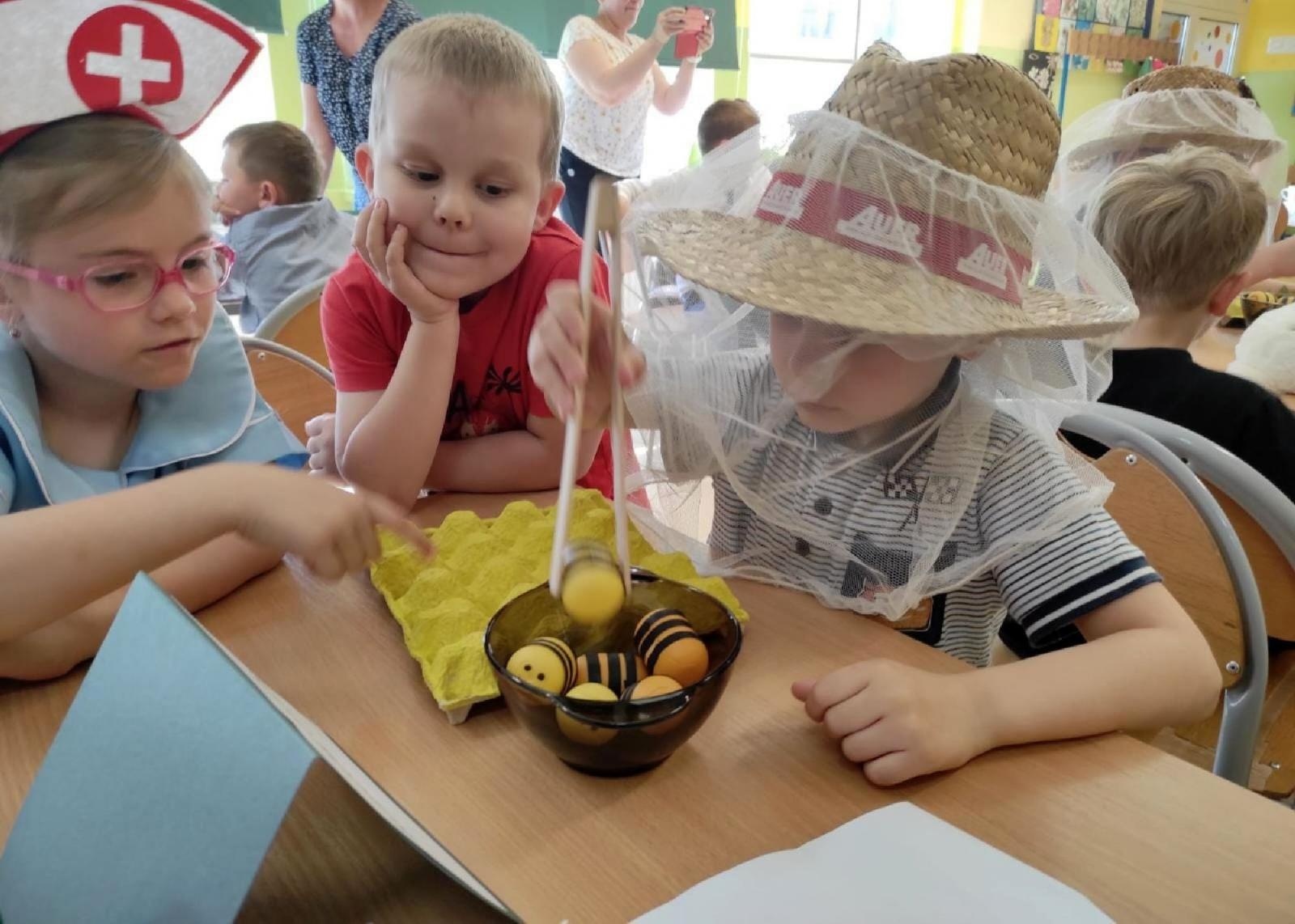 Zdjęcie w galerii na portalu naszraciborz.pl: Jakie znamy zawody? Konkurs w szonowickim przedszkolu wiadomości z regionu