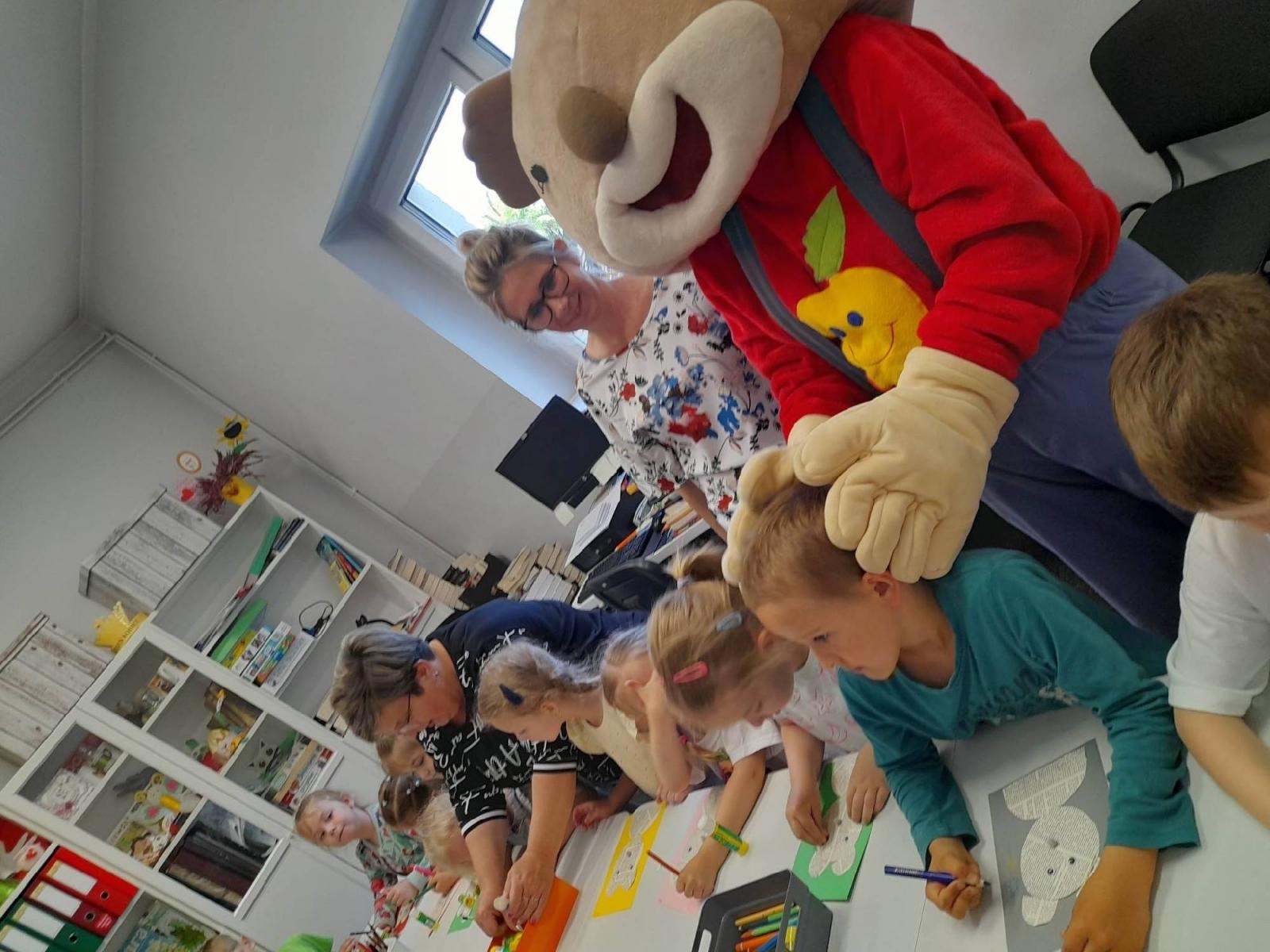 Zdjęcie w galerii na portalu naszraciborz.pl: Amnestia i rękodzieło - Tydzień Bibliotek w Rudach wiadomości z regionu