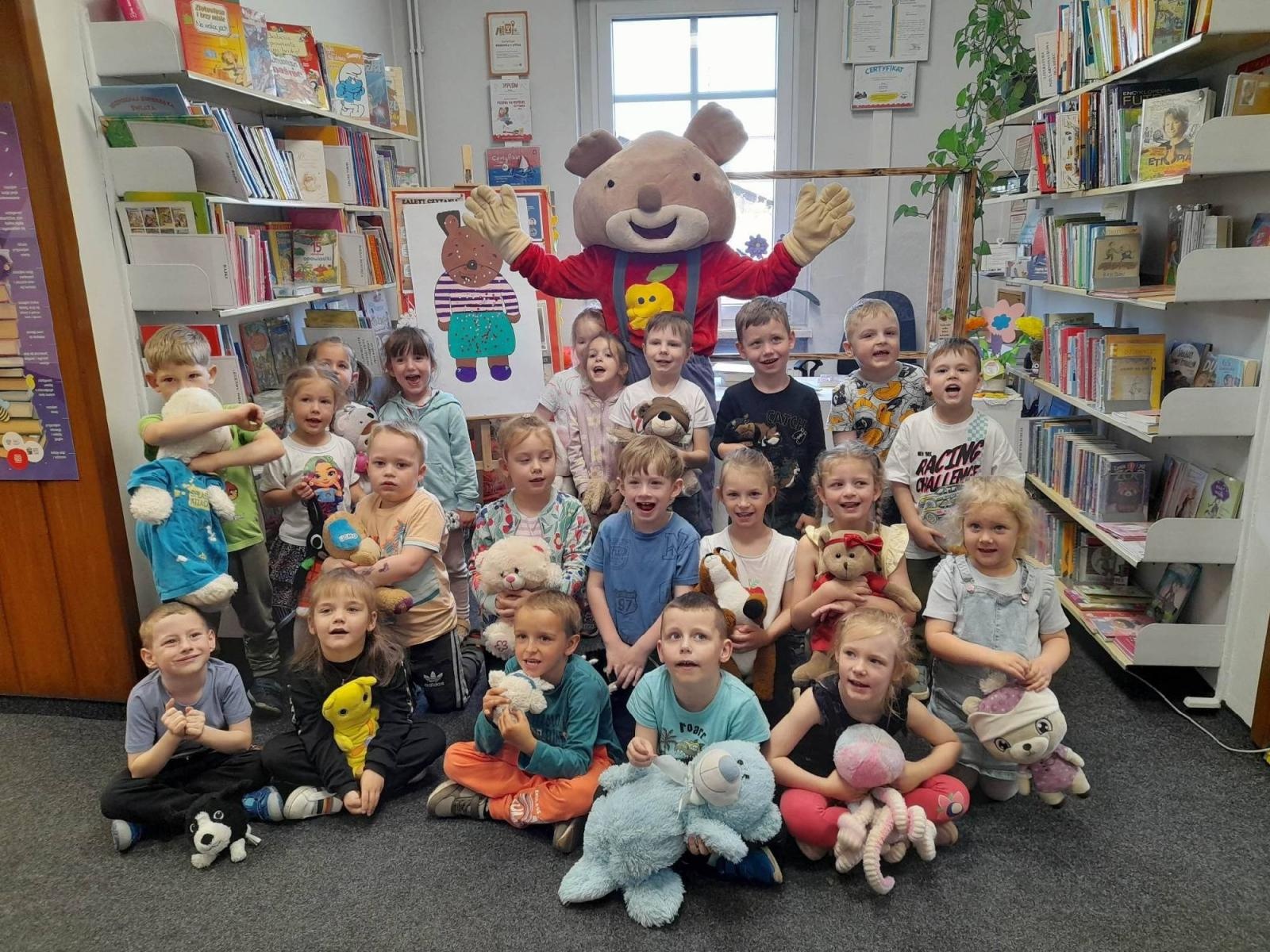 Zdjęcie w galerii na portalu naszraciborz.pl: Amnestia i rękodzieło - Tydzień Bibliotek w Rudach wiadomości z regionu