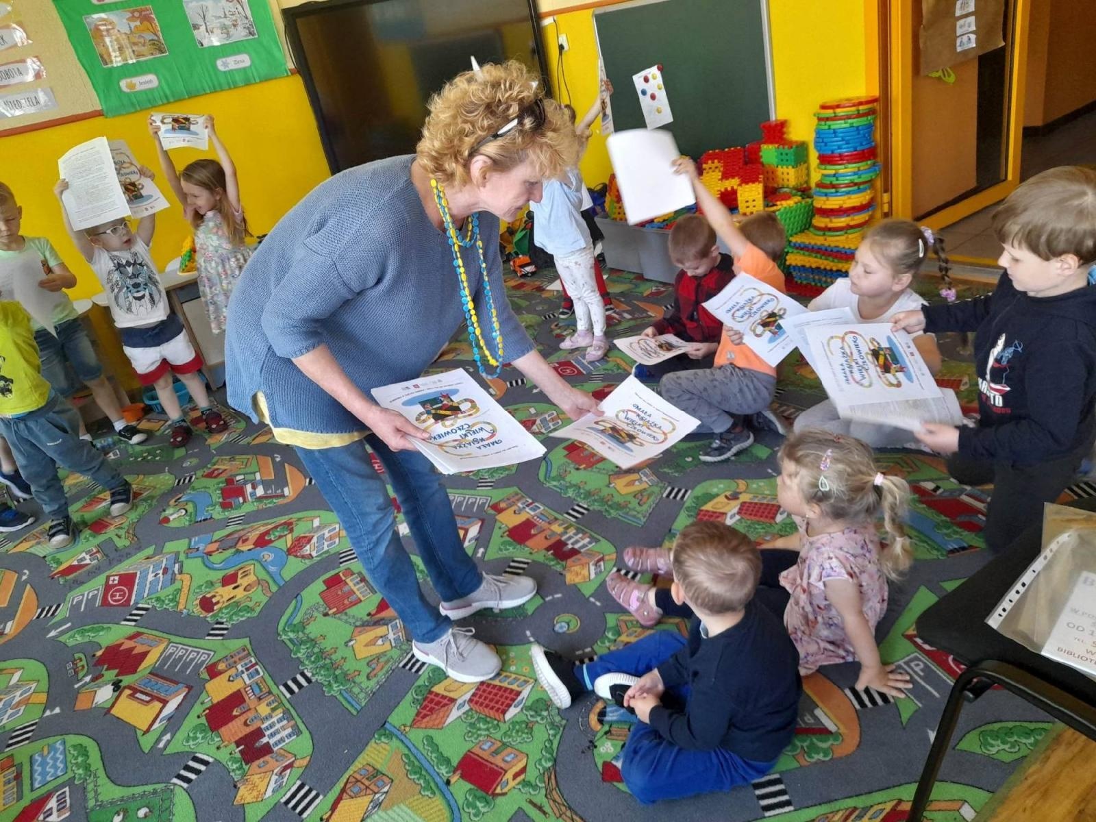 Zdjęcie w galerii na portalu naszraciborz.pl: Amnestia i rękodzieło - Tydzień Bibliotek w Rudach wiadomości z regionu