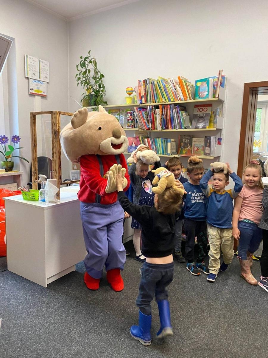 Zdjęcie w galerii na portalu naszraciborz.pl: Amnestia i rękodzieło - Tydzień Bibliotek w Rudach wiadomości z regionu