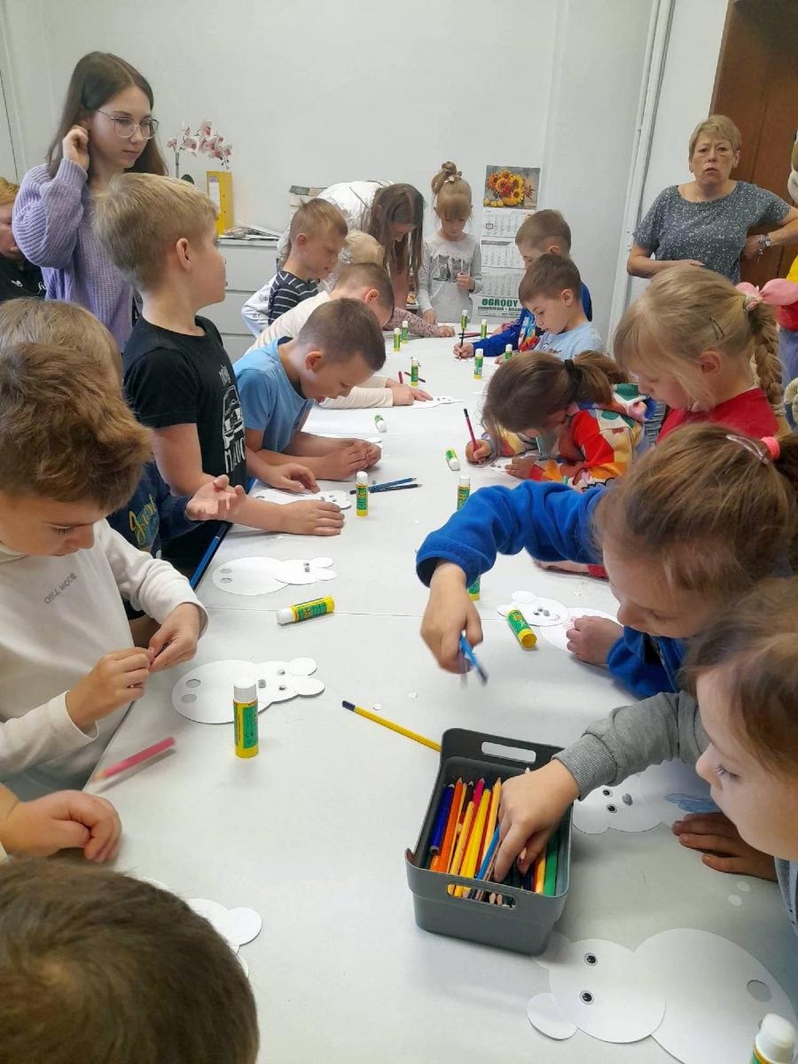 Zdjęcie w galerii na portalu naszraciborz.pl: Amnestia i rękodzieło - Tydzień Bibliotek w Rudach wiadomości z regionu