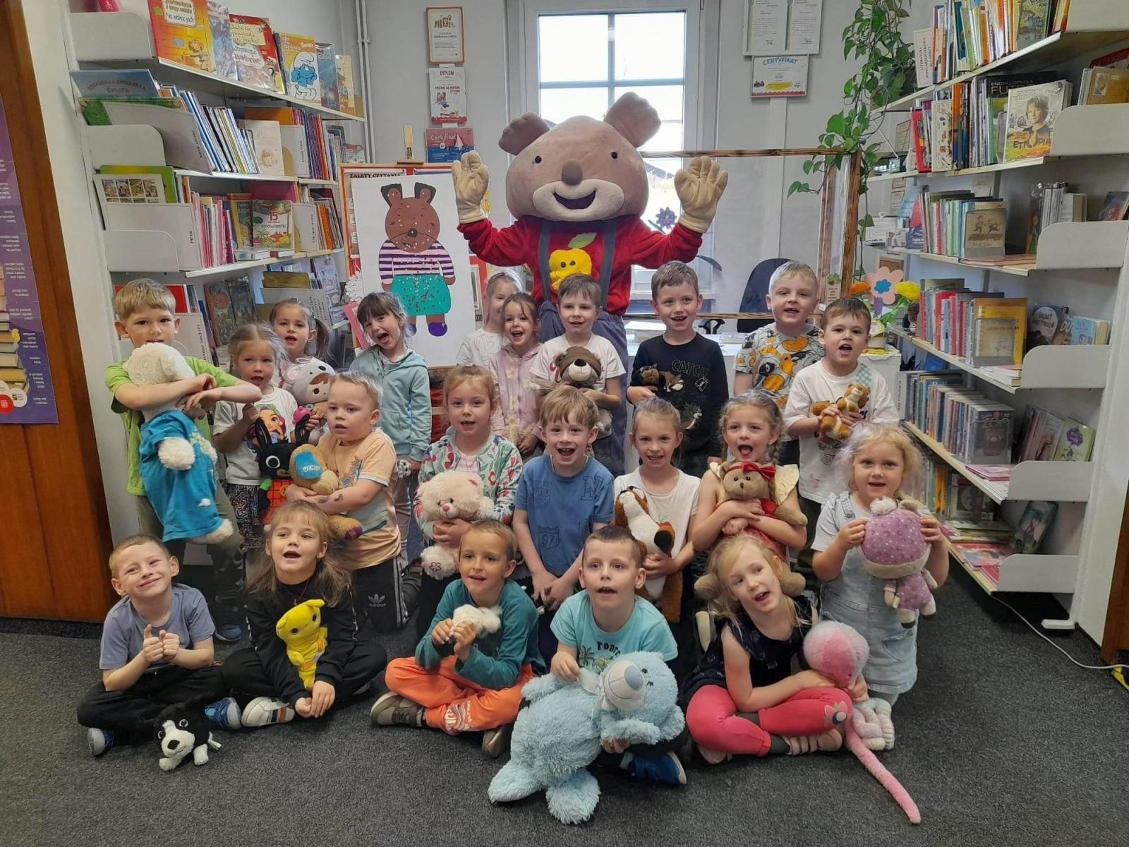 Zdjęcie w galerii na portalu naszraciborz.pl: Amnestia i rękodzieło - Tydzień Bibliotek w Rudach wiadomości z regionu