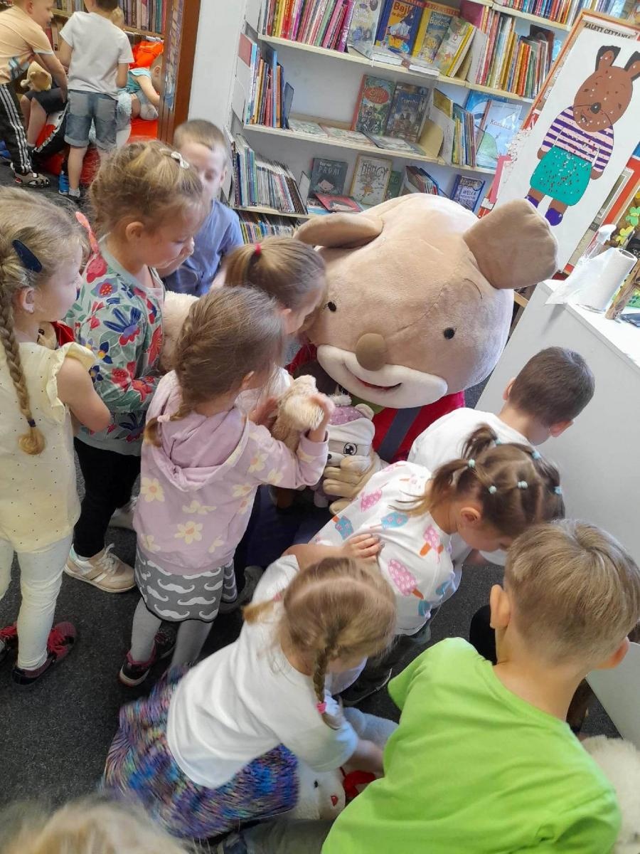 Zdjęcie w galerii na portalu naszraciborz.pl: Amnestia i rękodzieło - Tydzień Bibliotek w Rudach wiadomości z regionu