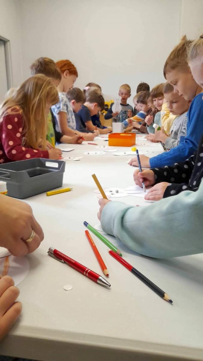 Zdjęcie w galerii na portalu naszraciborz.pl: Amnestia i rękodzieło - Tydzień Bibliotek w Rudach wiadomości z regionu