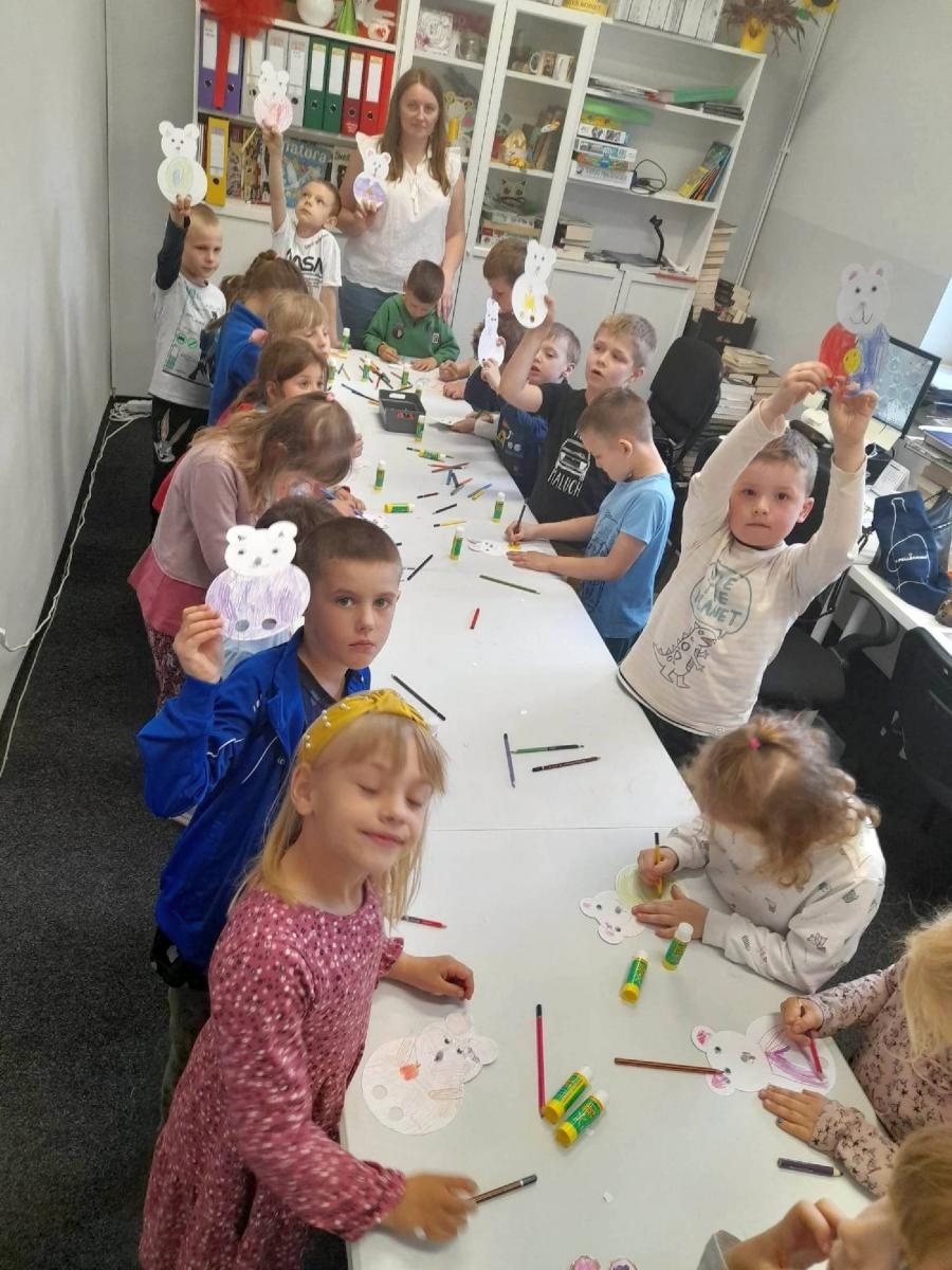 Zdjęcie w galerii na portalu naszraciborz.pl: Amnestia i rękodzieło - Tydzień Bibliotek w Rudach wiadomości z regionu