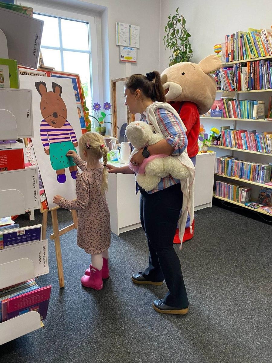 Zdjęcie w galerii na portalu naszraciborz.pl: Amnestia i rękodzieło - Tydzień Bibliotek w Rudach wiadomości z regionu