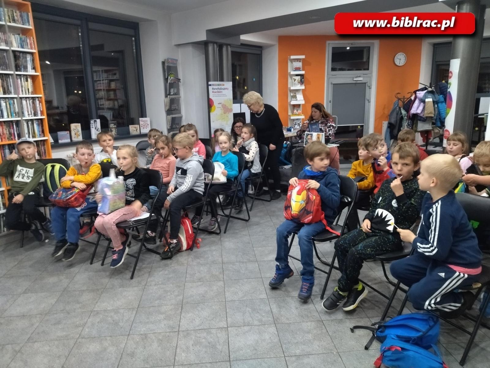 Zdjęcie w galerii na portalu naszraciborz.pl: Podchody z Koziołkiem Matołkiem w bibliotece w Markowicach wiadomości z regionu