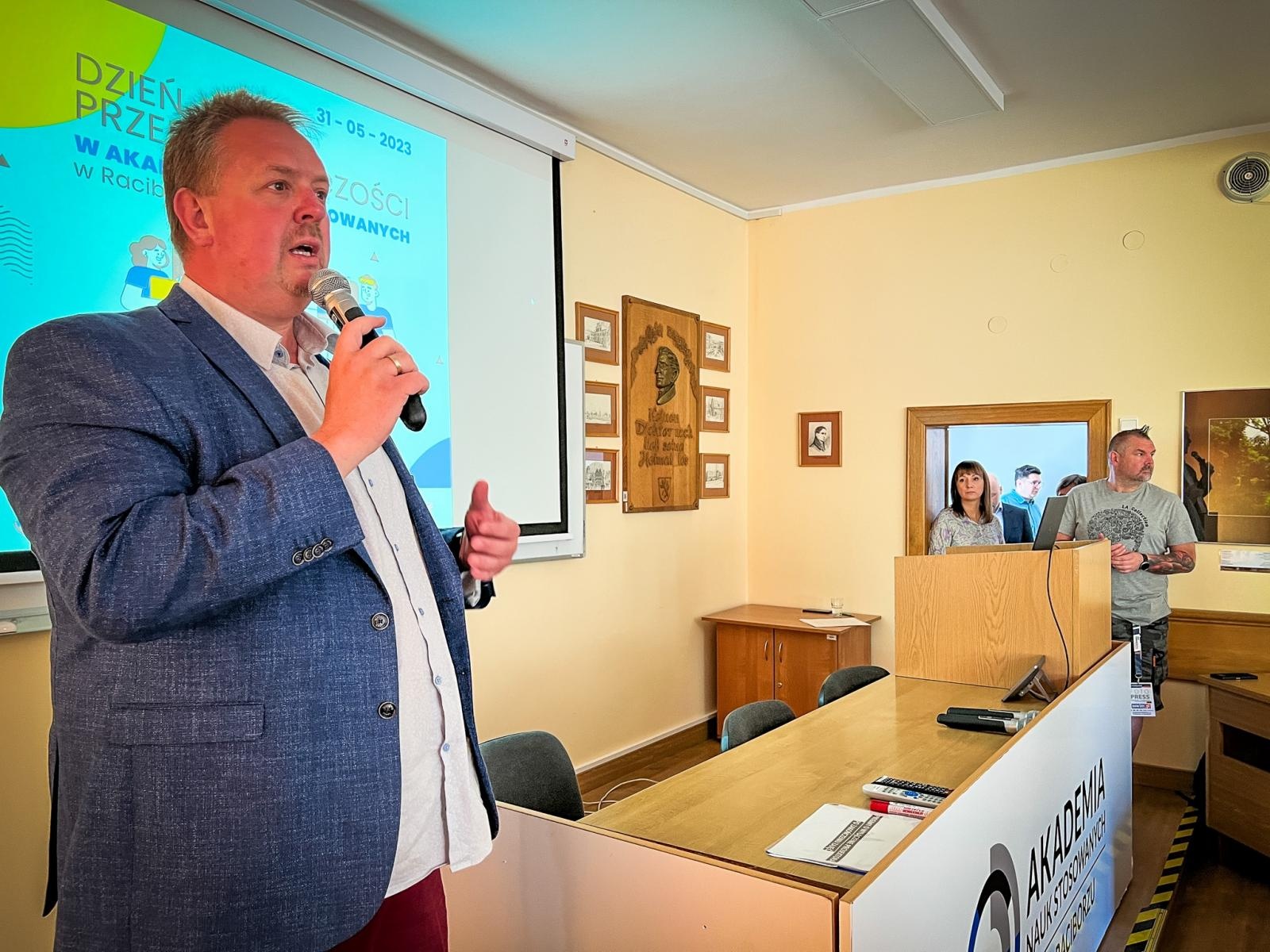 Zdjęcie w galerii na portalu naszraciborz.pl: Nie ulegajcie pokusie etatu. Dzień Przedsiębiorczości w raciborskiej uczelni [FOTO i WIDEO] wiadomości z regionu