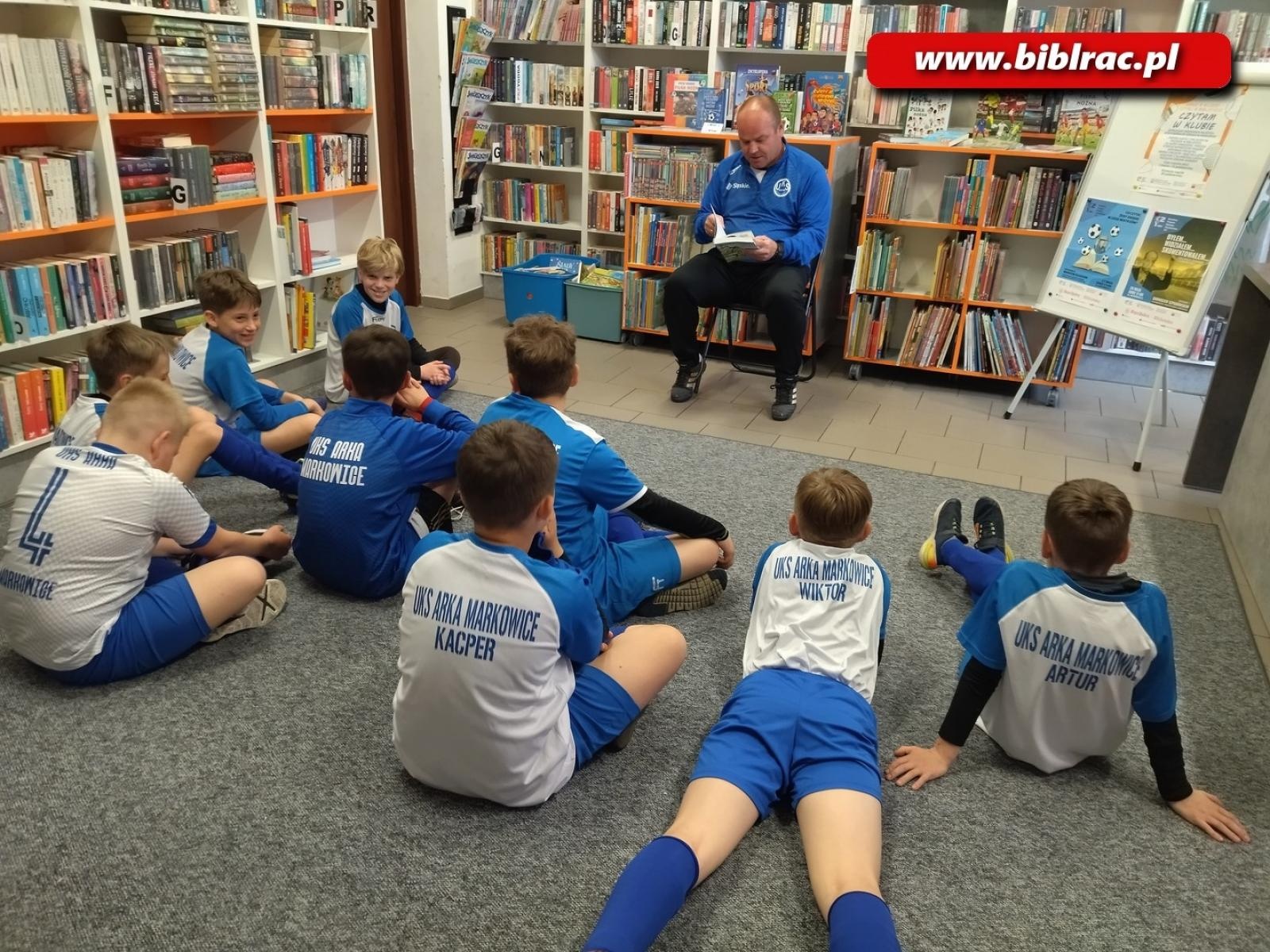 Zdjęcie w galerii na portalu naszraciborz.pl: Piłkarska akcja czytelnicza w Markowicach wiadomości z regionu