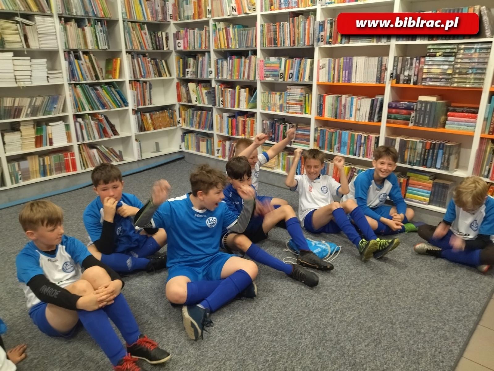 Zdjęcie w galerii na portalu naszraciborz.pl: Piłkarska akcja czytelnicza w Markowicach wiadomości z regionu