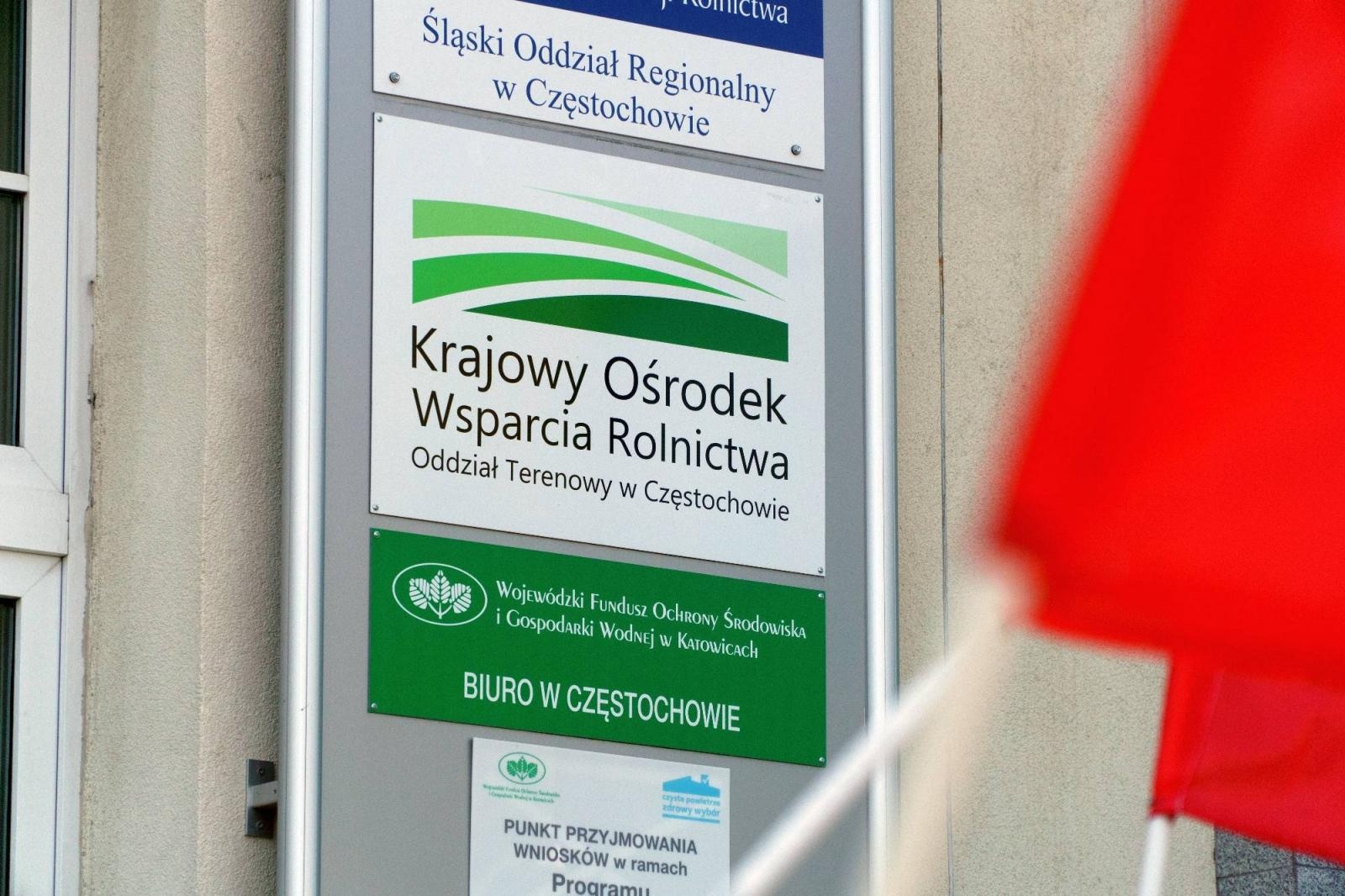 Zdjęcie w galerii na portalu naszraciborz.pl: Pracownicy Agromaxu protestowali w Częstochowie wiadomości z regionu