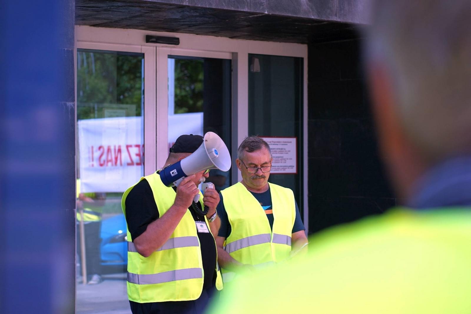 Zdjęcie w galerii na portalu naszraciborz.pl: Pracownicy Agromaxu protestowali w Częstochowie wiadomości z regionu