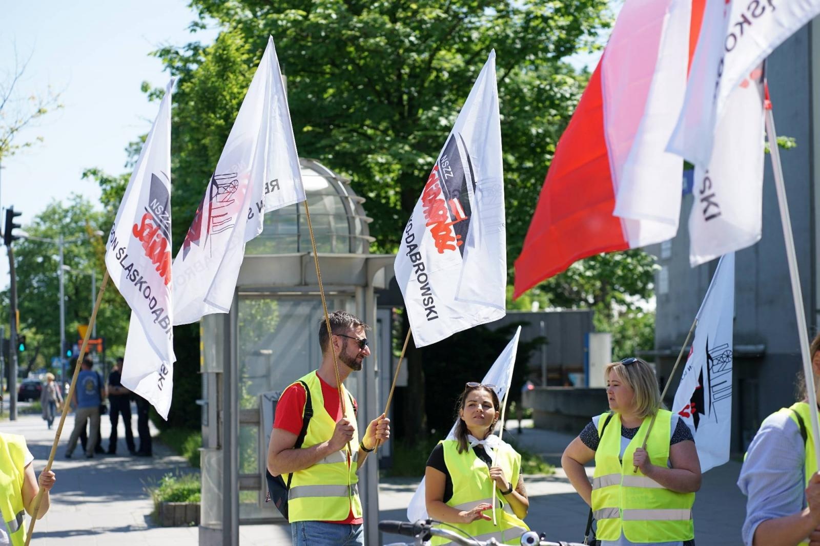 Zdjęcie w galerii na portalu naszraciborz.pl: Pracownicy Agromaxu protestowali w Częstochowie wiadomości z regionu