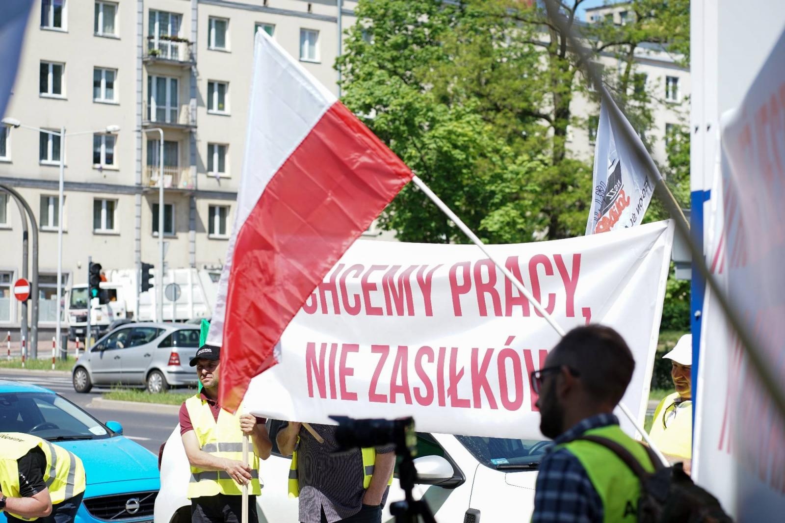 Zdjęcie w galerii na portalu naszraciborz.pl: Pracownicy Agromaxu protestowali w Częstochowie wiadomości z regionu
