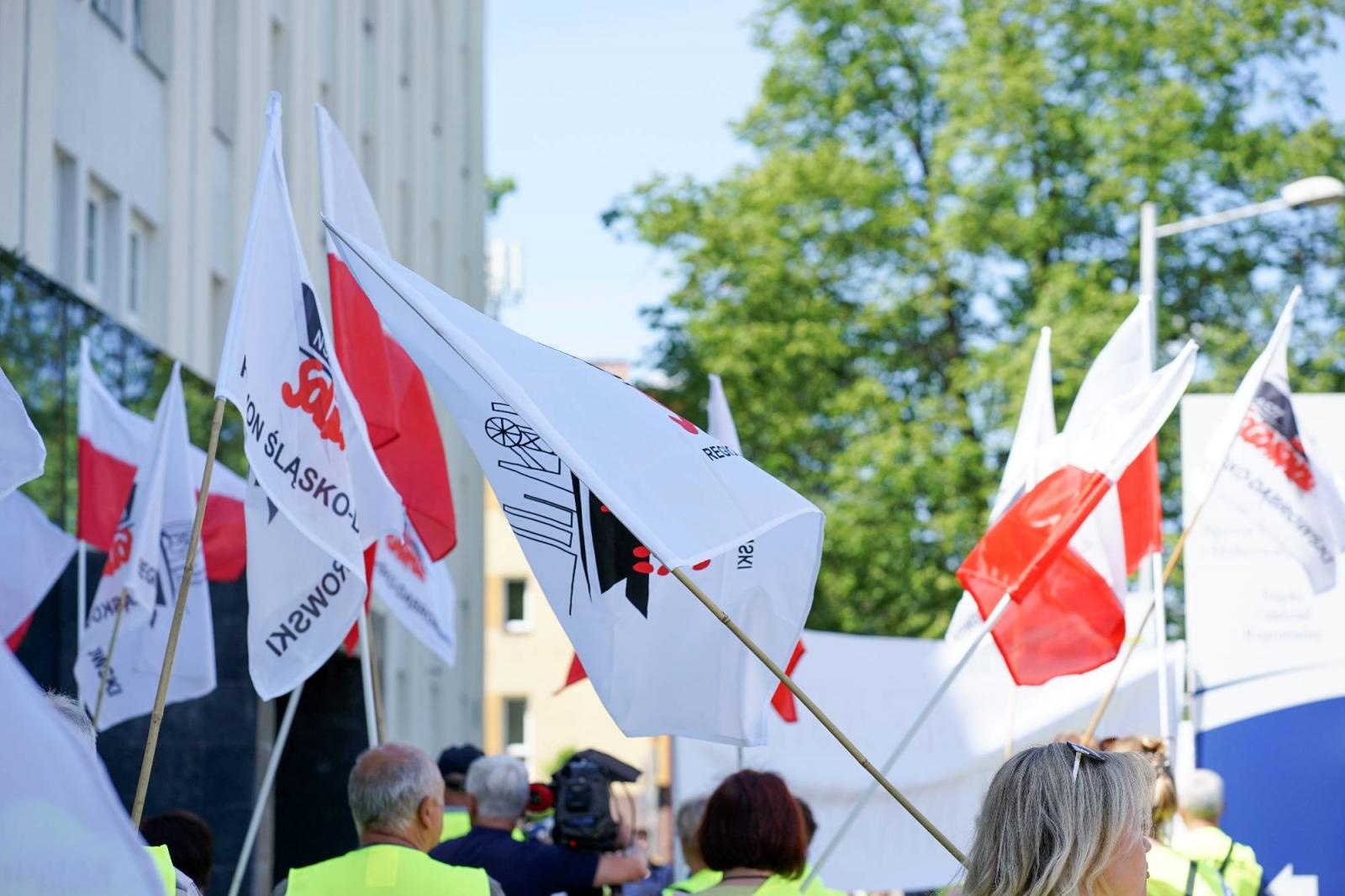 Zdjęcie w galerii na portalu naszraciborz.pl: Pracownicy Agromaxu protestowali w Częstochowie wiadomości z regionu