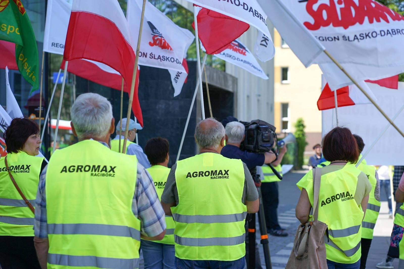 Zdjęcie w galerii na portalu naszraciborz.pl: Pracownicy Agromaxu protestowali w Częstochowie wiadomości z regionu