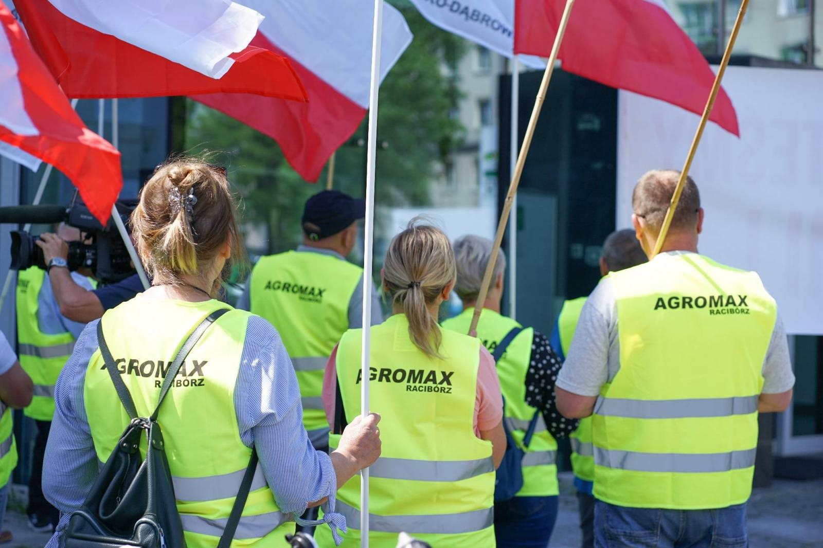 Zdjęcie w galerii na portalu naszraciborz.pl: Pracownicy Agromaxu protestowali w Częstochowie wiadomości z regionu