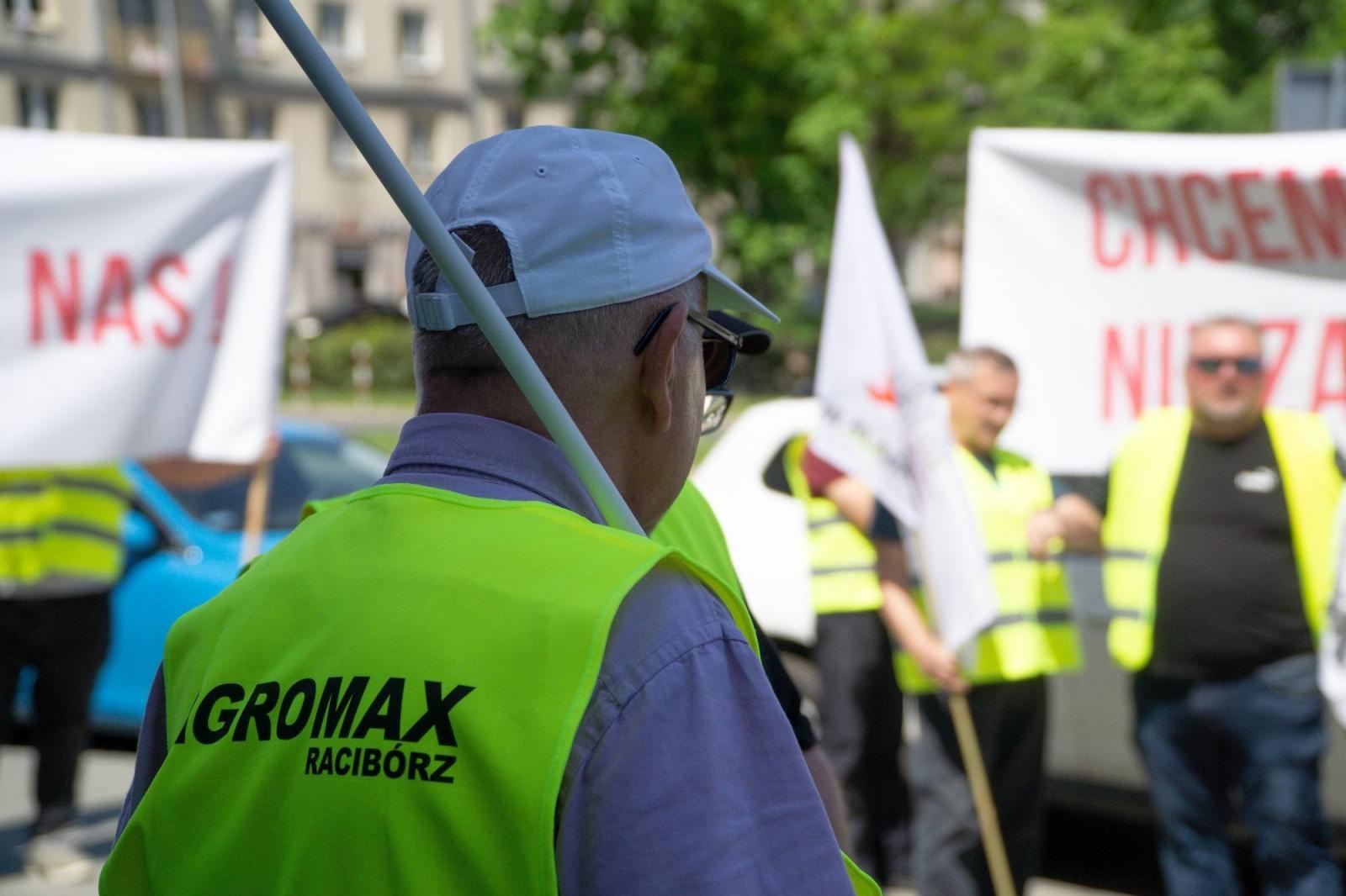 Zdjęcie w galerii na portalu naszraciborz.pl: Pracownicy Agromaxu protestowali w Częstochowie wiadomości z regionu