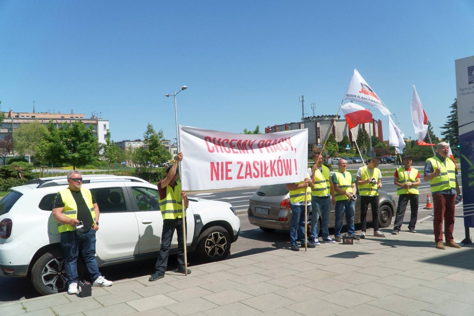 Zdjęcie w galerii na portalu naszraciborz.pl: Pracownicy Agromaxu protestowali w Częstochowie wiadomości z regionu