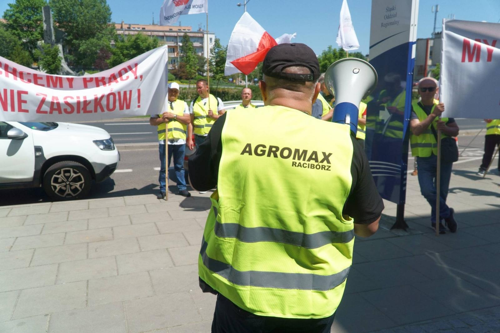 Zdjęcie w galerii na portalu naszraciborz.pl: Pracownicy Agromaxu protestowali w Częstochowie wiadomości z regionu