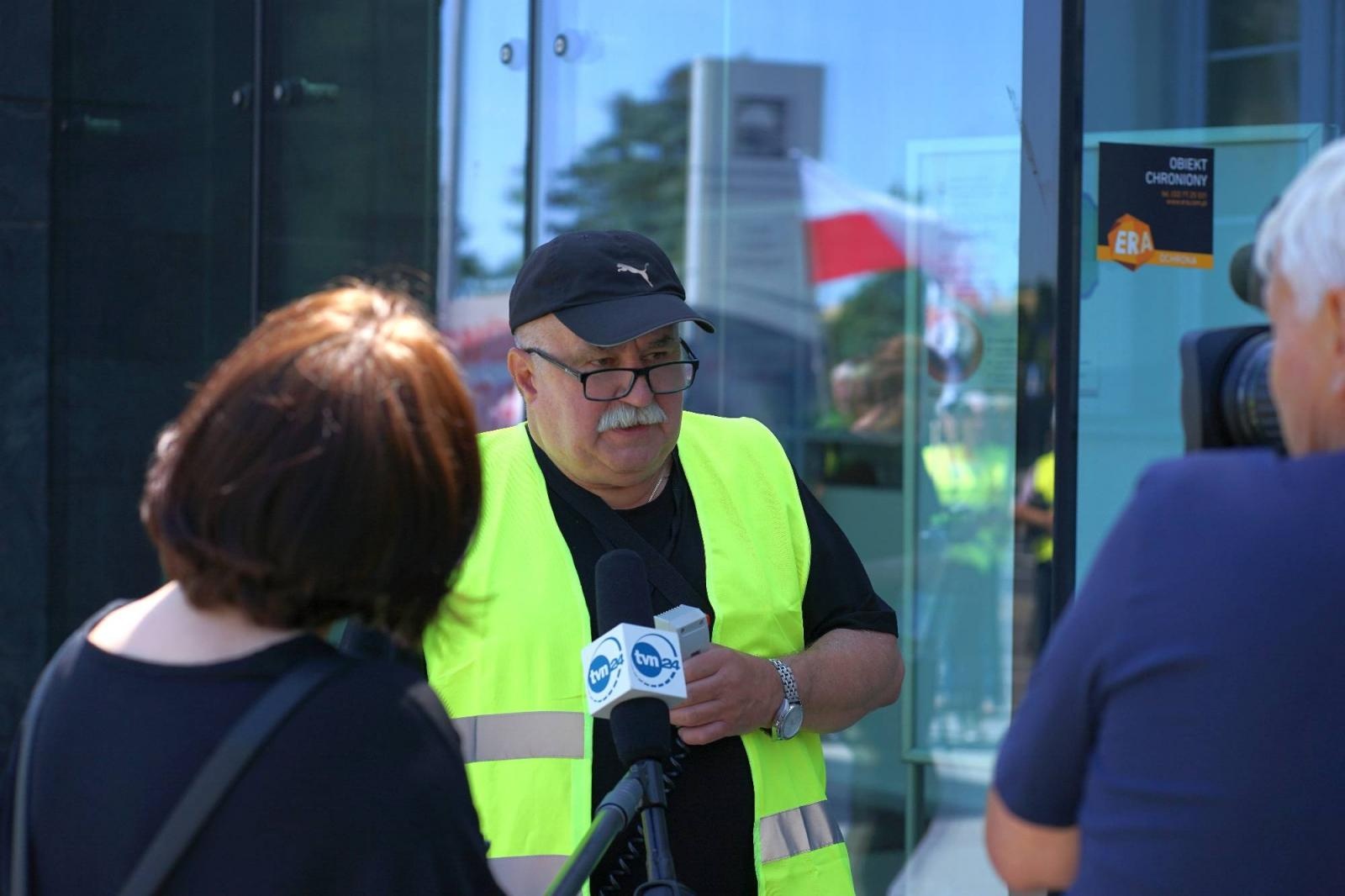 Zdjęcie w galerii na portalu naszraciborz.pl: Pracownicy Agromaxu protestowali w Częstochowie wiadomości z regionu