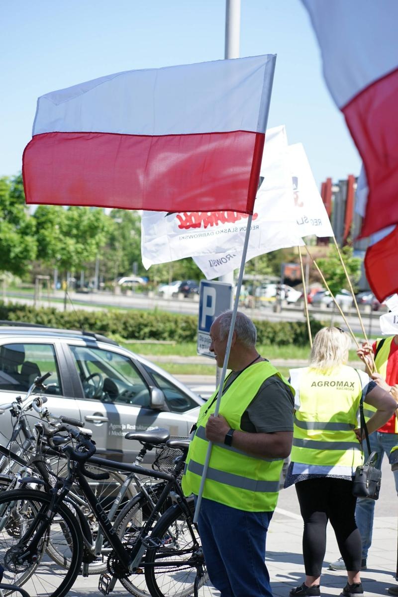 Zdjęcie w galerii na portalu naszraciborz.pl: Pracownicy Agromaxu protestowali w Częstochowie wiadomości z regionu