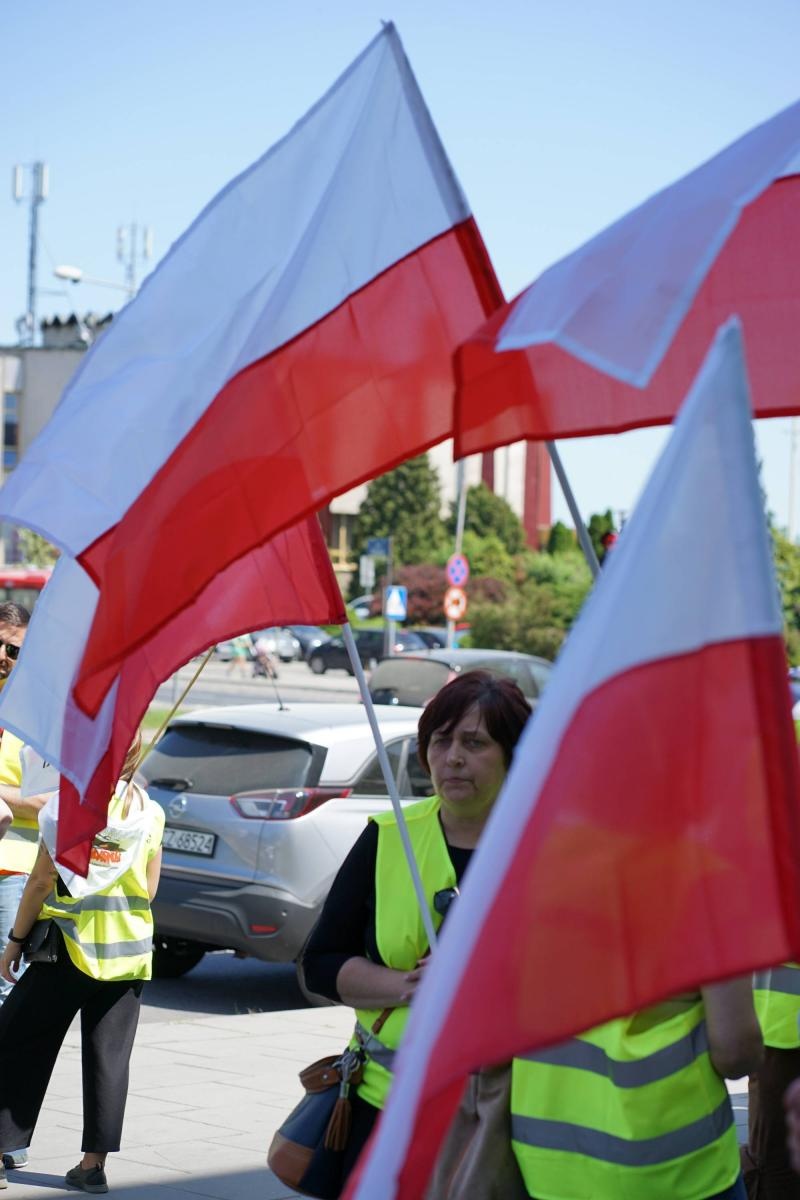 Zdjęcie w galerii na portalu naszraciborz.pl: Pracownicy Agromaxu protestowali w Częstochowie wiadomości z regionu