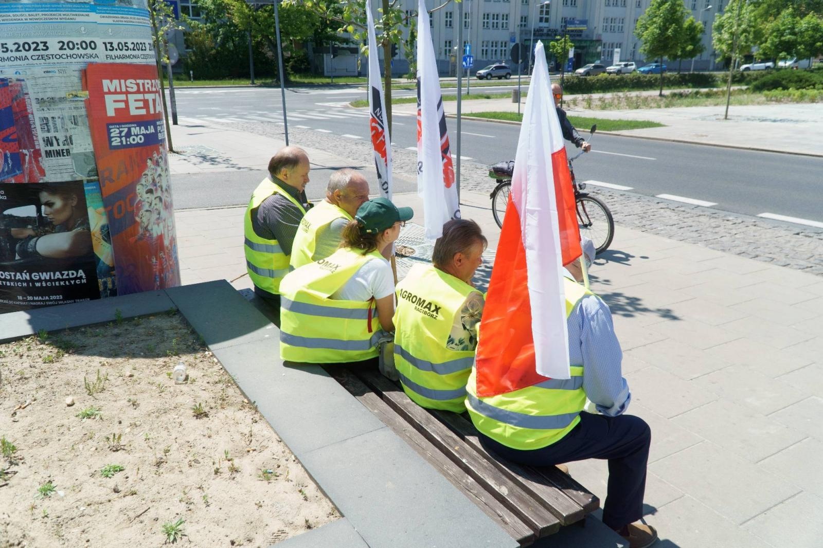 Zdjęcie w galerii na portalu naszraciborz.pl: Pracownicy Agromaxu protestowali w Częstochowie wiadomości z regionu