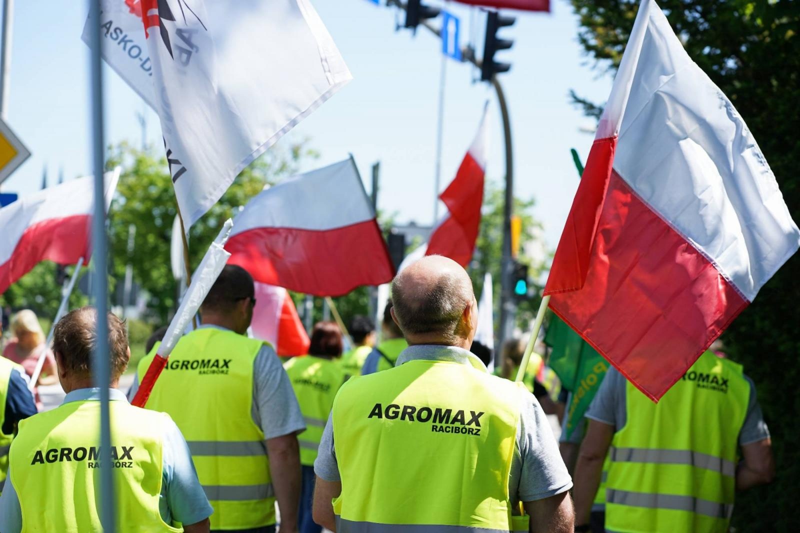 Zdjęcie w galerii na portalu naszraciborz.pl: Pracownicy Agromaxu protestowali w Częstochowie wiadomości z regionu