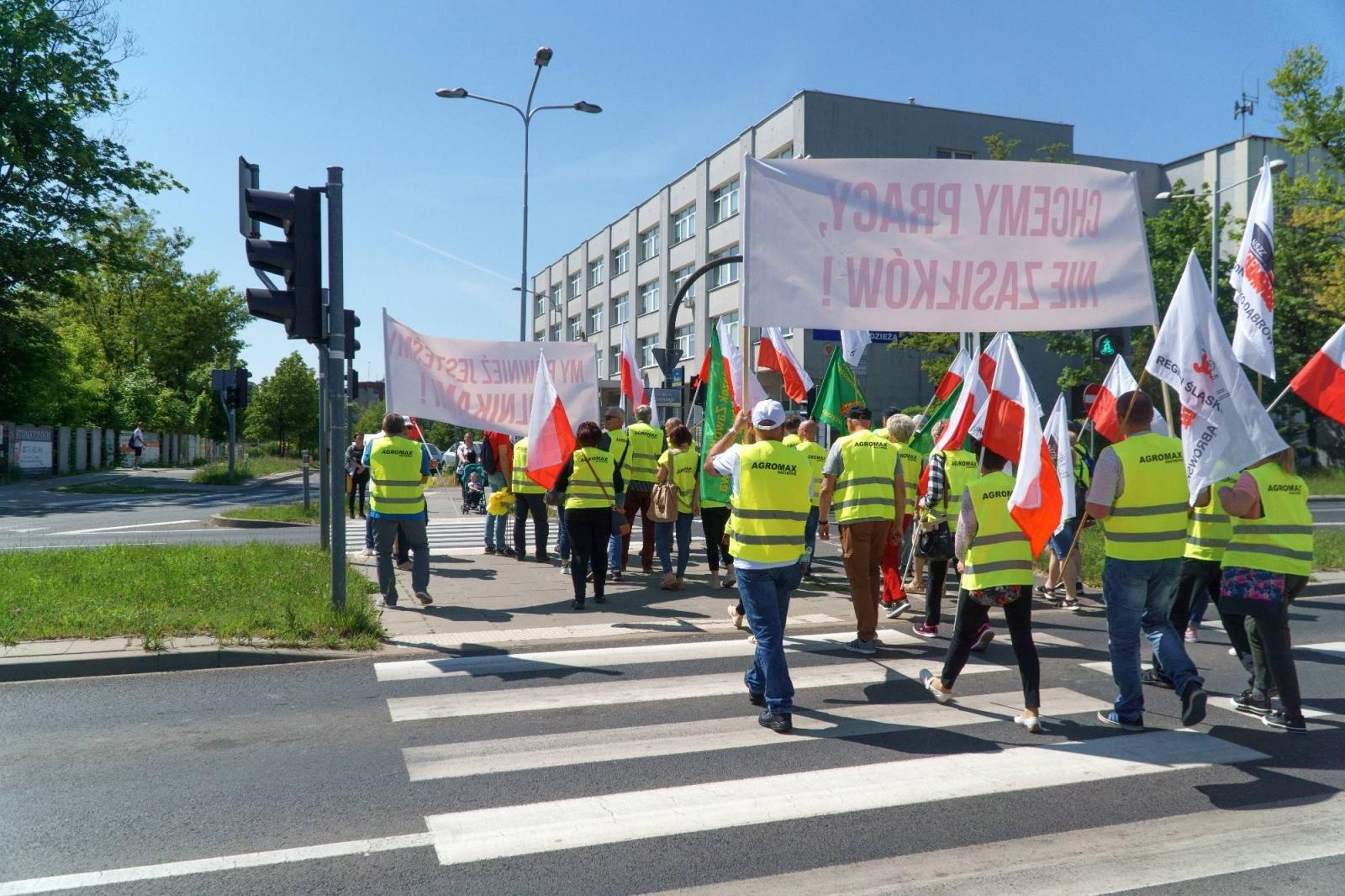Zdjęcie w galerii na portalu naszraciborz.pl: Pracownicy Agromaxu protestowali w Częstochowie wiadomości z regionu
