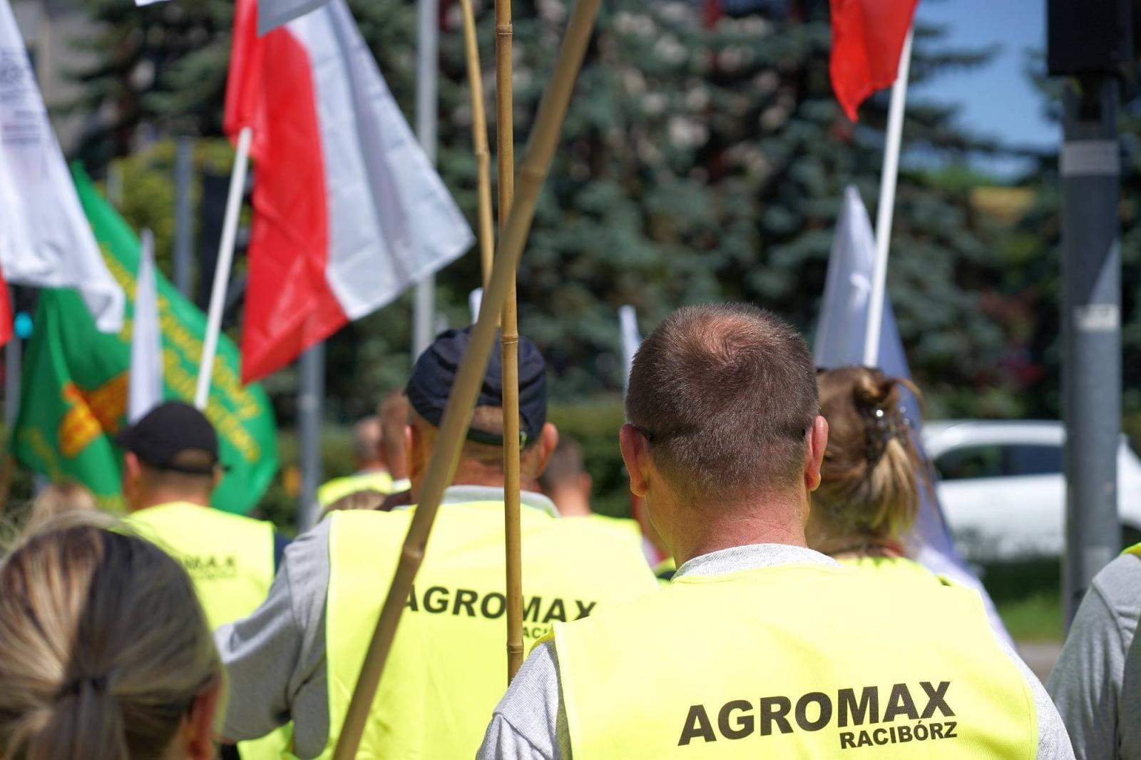 Zdjęcie w galerii na portalu naszraciborz.pl: Pracownicy Agromaxu protestowali w Częstochowie wiadomości z regionu