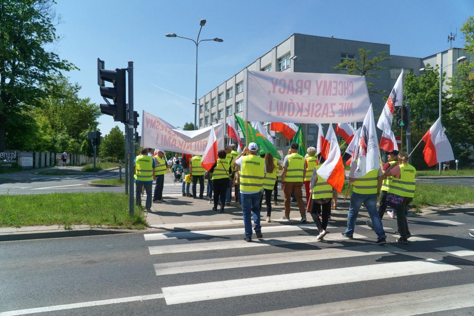 Zdjęcie w galerii na portalu naszraciborz.pl: Pracownicy Agromaxu protestowali w Częstochowie wiadomości z regionu