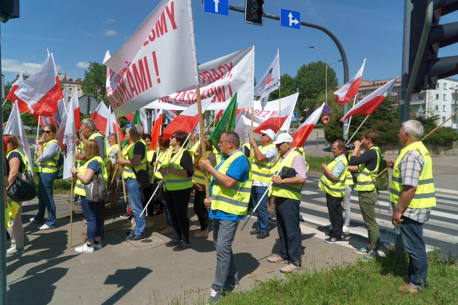 Zdjęcie w galerii na portalu naszraciborz.pl: Pracownicy Agromaxu protestowali w Częstochowie wiadomości z regionu