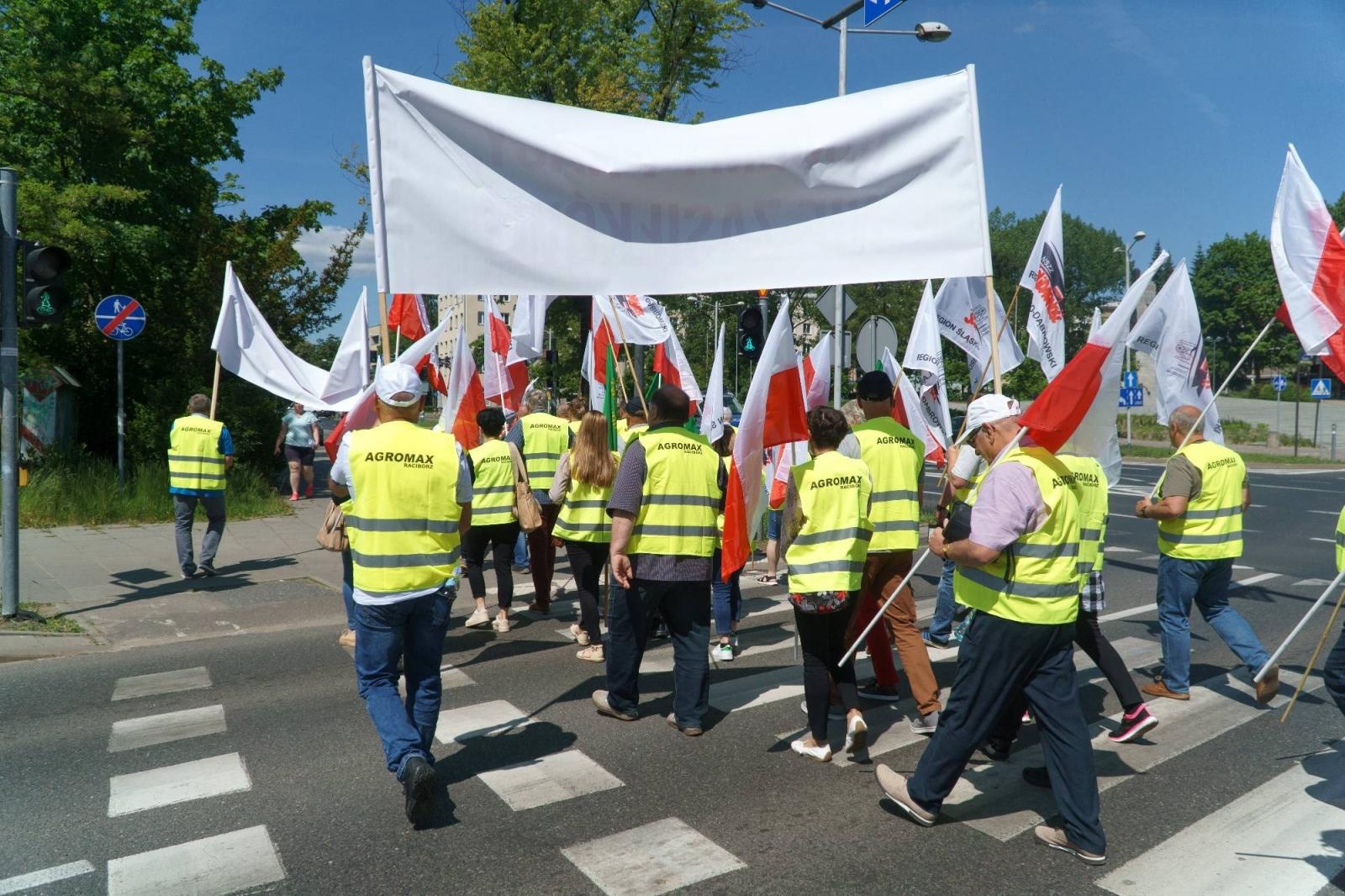 Zdjęcie w galerii na portalu naszraciborz.pl: Pracownicy Agromaxu protestowali w Częstochowie wiadomości z regionu