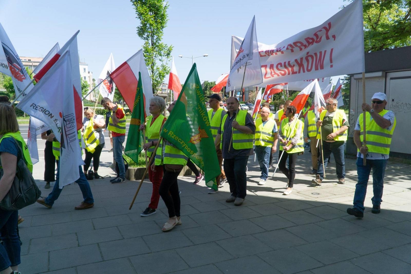 Zdjęcie w galerii na portalu naszraciborz.pl: Pracownicy Agromaxu protestowali w Częstochowie wiadomości z regionu
