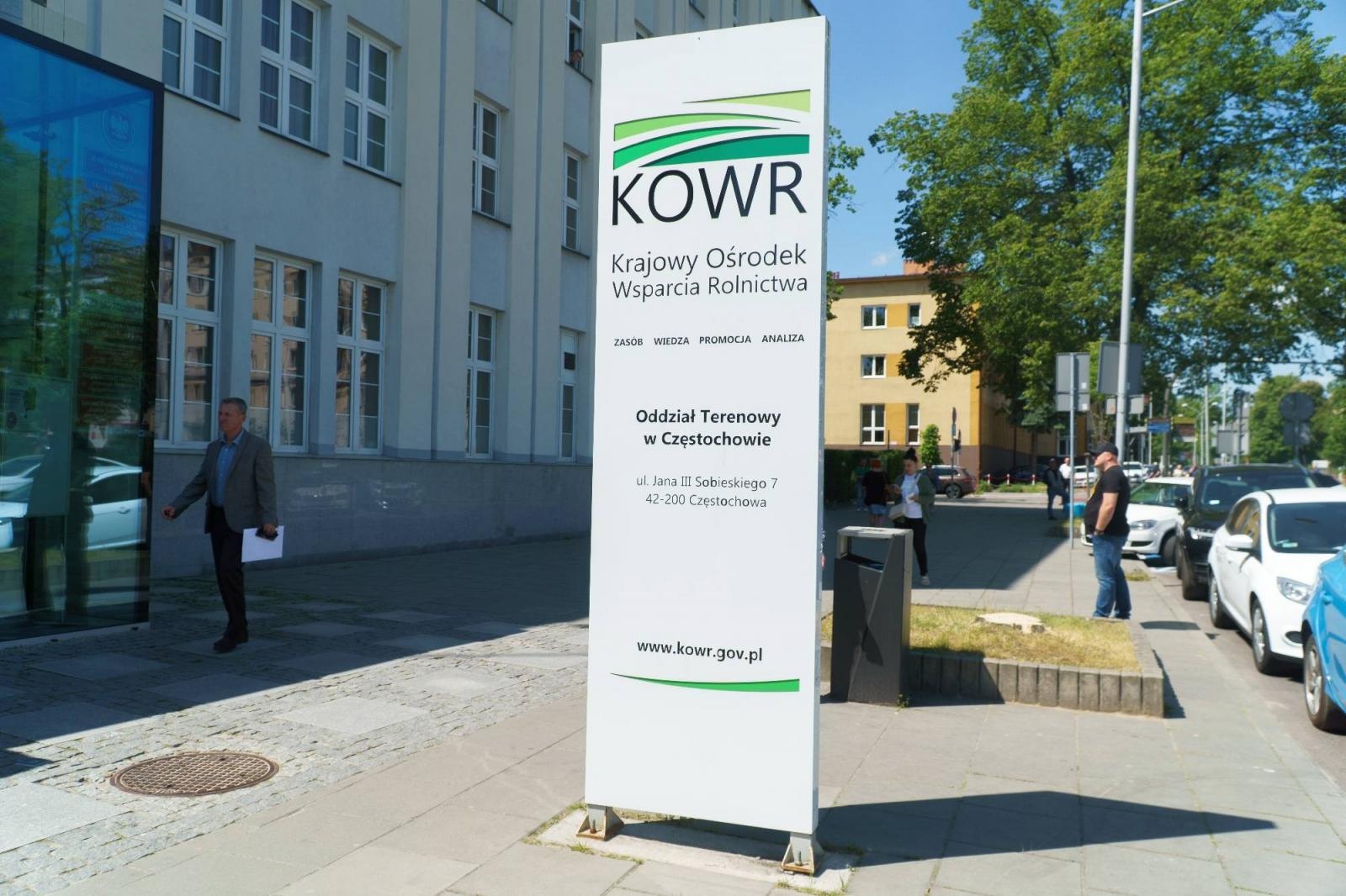 Zdjęcie w galerii na portalu naszraciborz.pl: Pracownicy Agromaxu protestowali w Częstochowie wiadomości z regionu