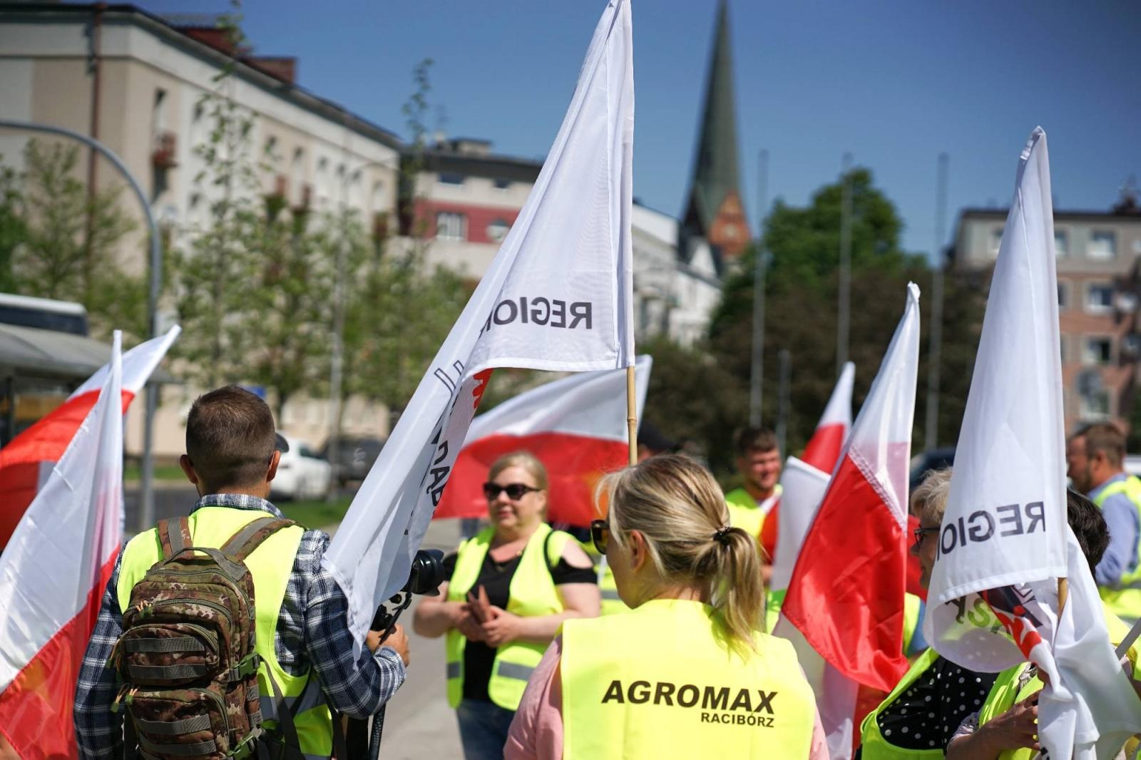 Zdjęcie w galerii na portalu naszraciborz.pl: Pracownicy Agromaxu protestowali w Częstochowie wiadomości z regionu