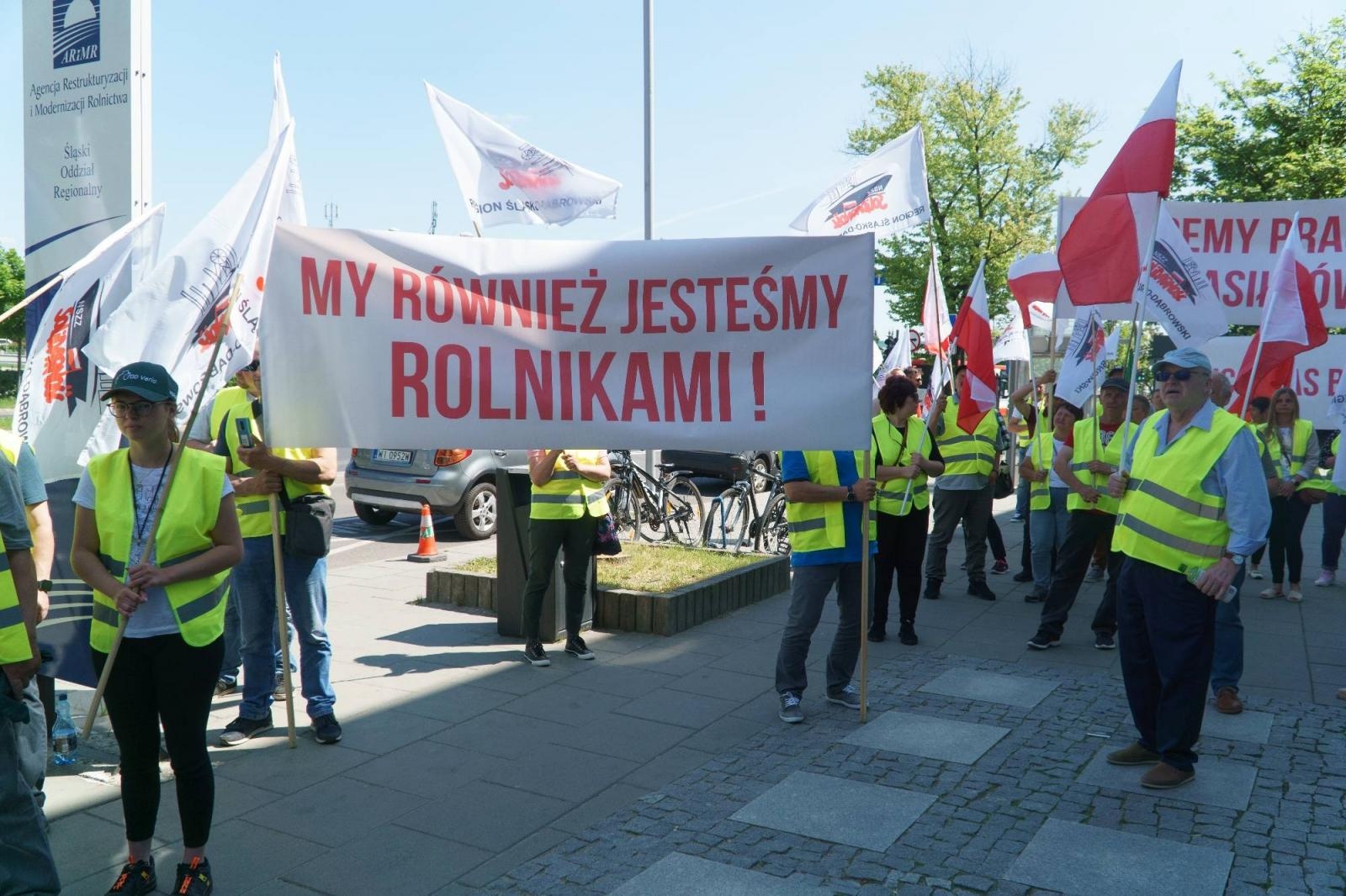 Zdjęcie w galerii na portalu naszraciborz.pl: Pracownicy Agromaxu protestowali w Częstochowie wiadomości z regionu