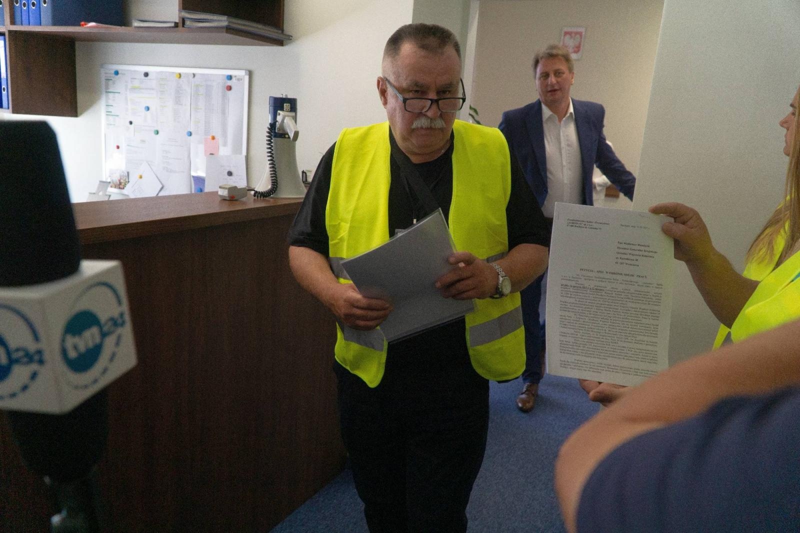 Zdjęcie w galerii na portalu naszraciborz.pl: Pracownicy Agromaxu protestowali w Częstochowie wiadomości z regionu