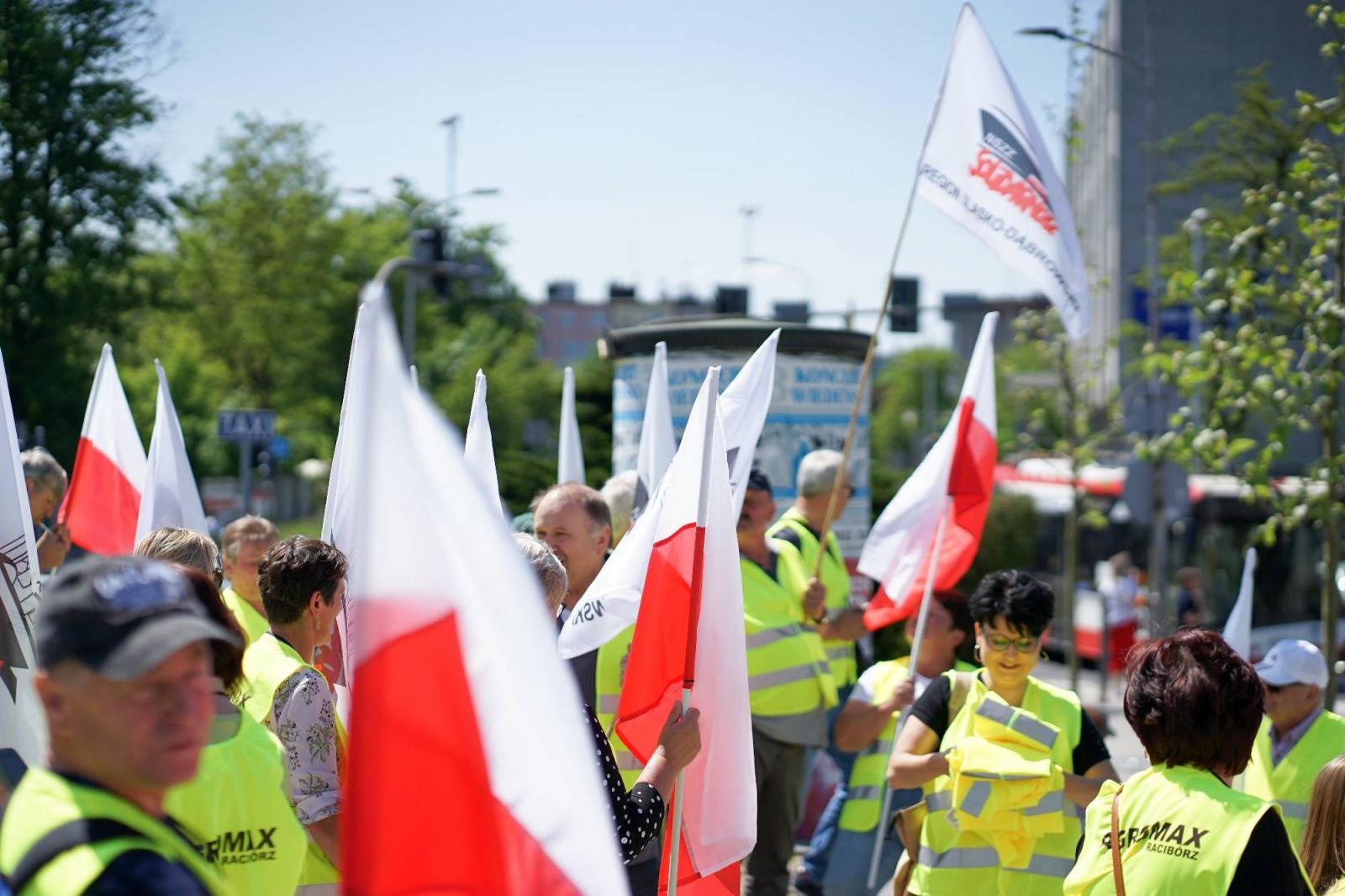 Zdjęcie w galerii na portalu naszraciborz.pl: Pracownicy Agromaxu protestowali w Częstochowie wiadomości z regionu